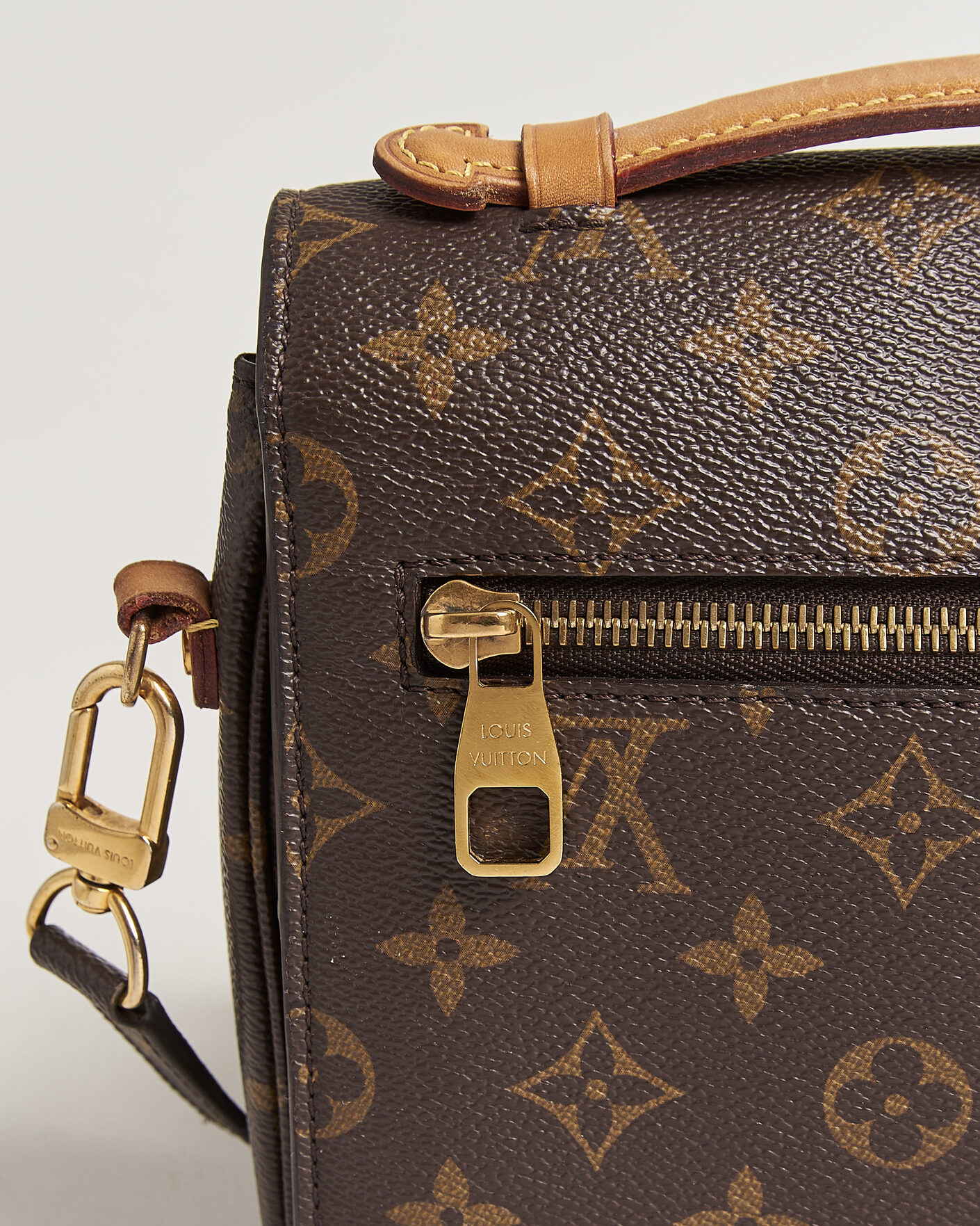 Men | Pre-Owned & Vintage Bags | Louis Vuitton Pre-Owned | Pochette Métis Monogram
