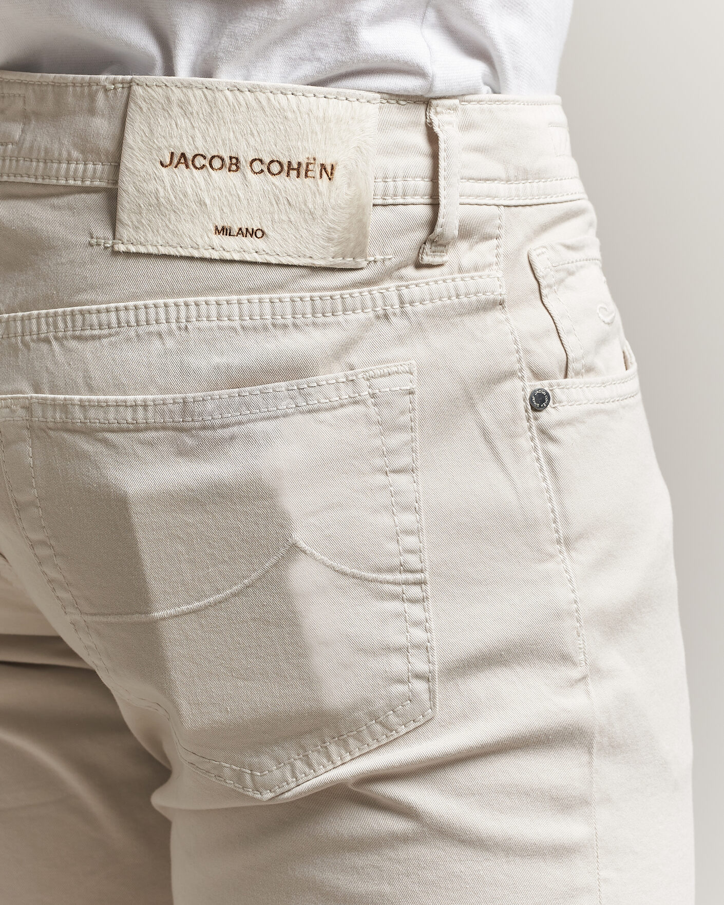 Men | Trousers | Jacob Cohën | Bard Garment Dyed Gabardine Trousers Off White