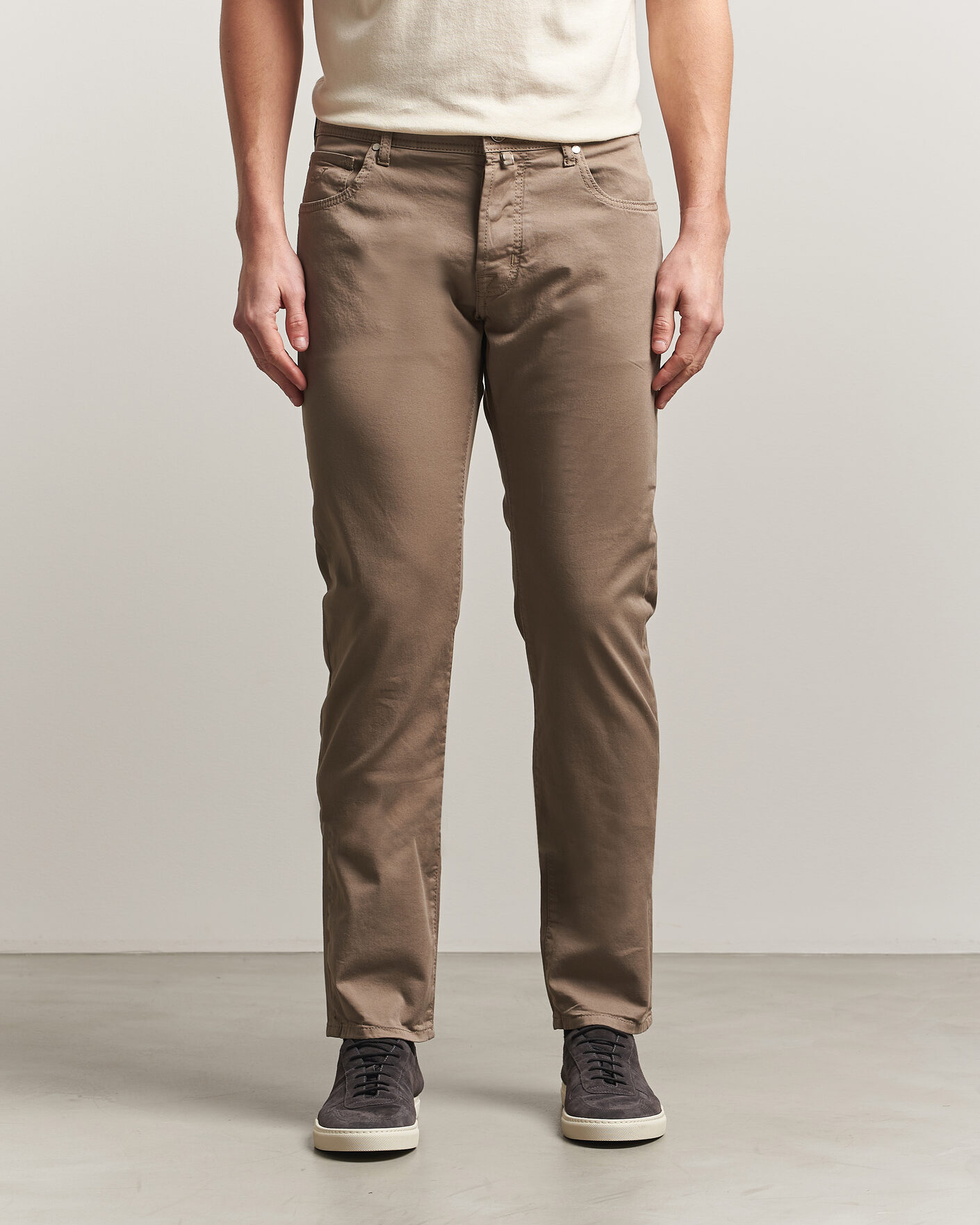 Men | Trousers | Jacob Cohën | Bard Garment Dyed Gabardine Trousers Khaki Beige