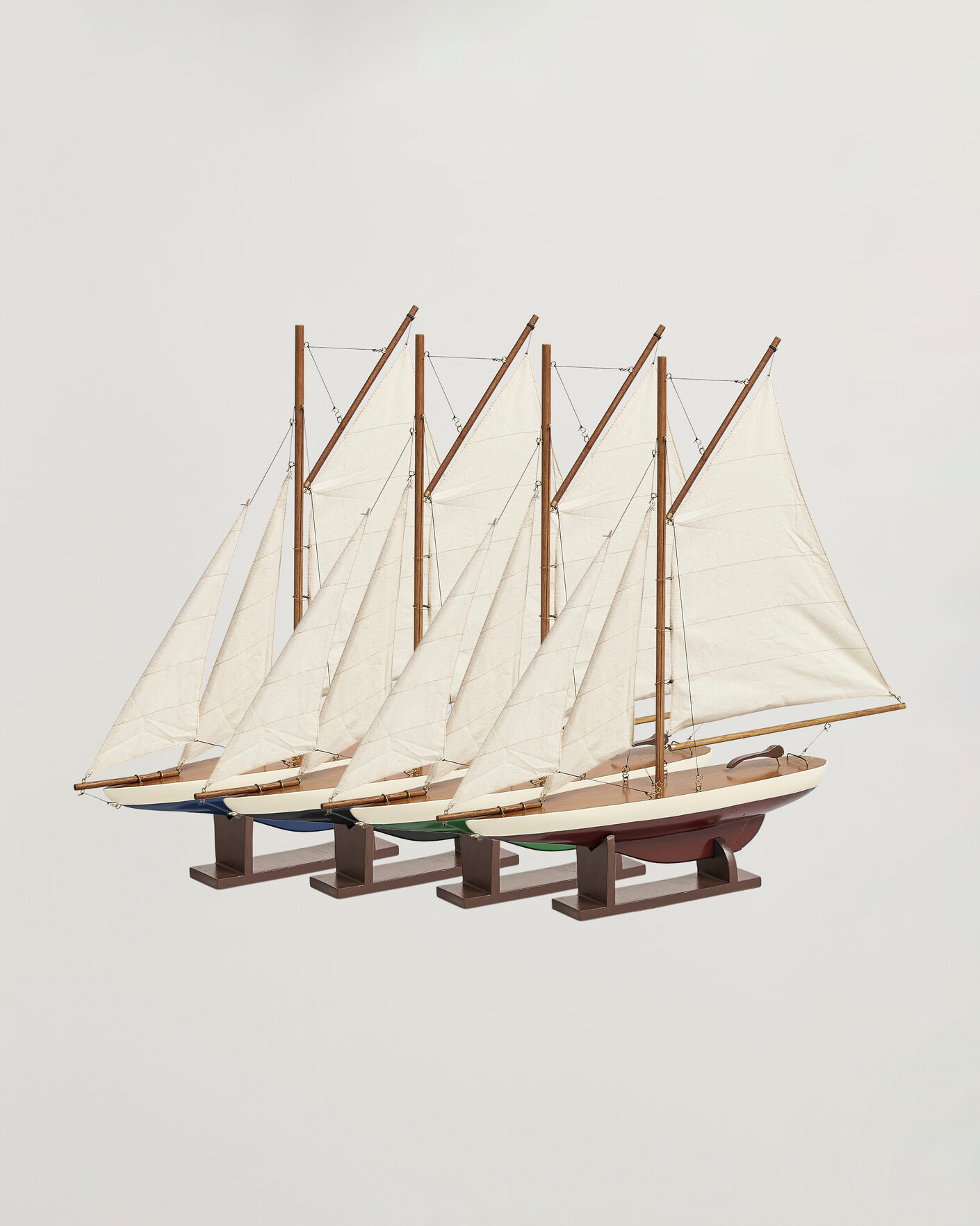 Men | Home | Authentic Models | Mini Pond Yachts 