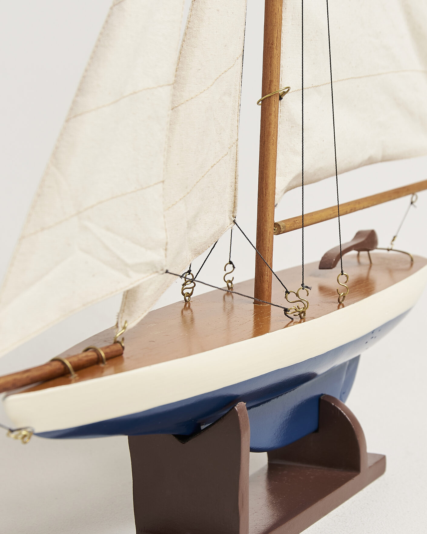 Men | Home | Authentic Models | Mini Pond Yachts