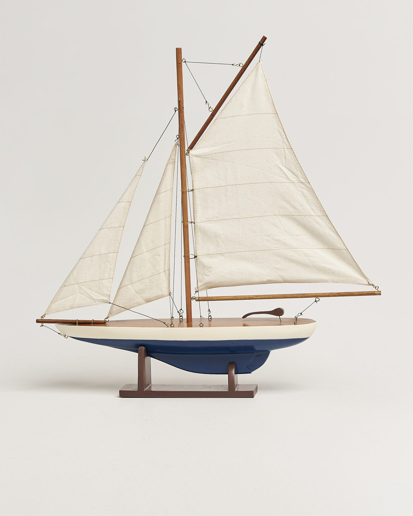 Men | Home | Authentic Models | Mini Pond Yachts 
