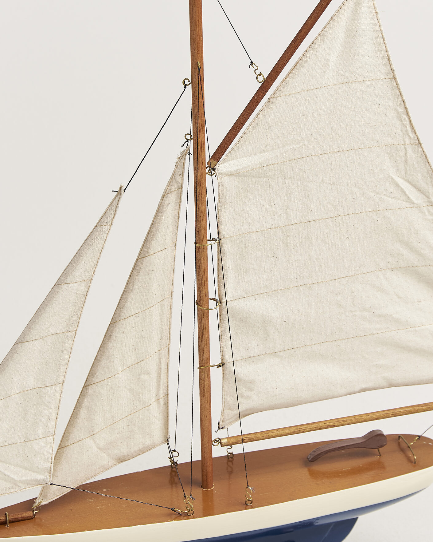 Men | Home | Authentic Models | Mini Pond Yachts 