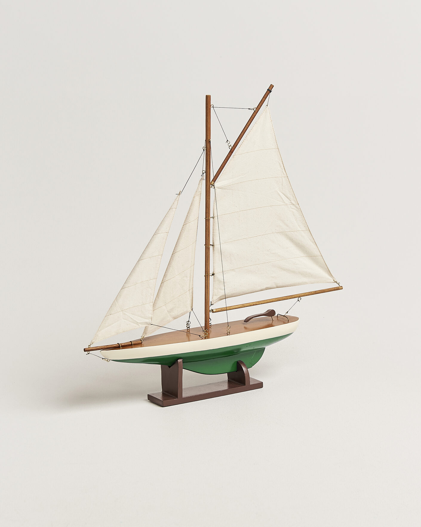Men | Home | Authentic Models | Mini Pond Yachts 