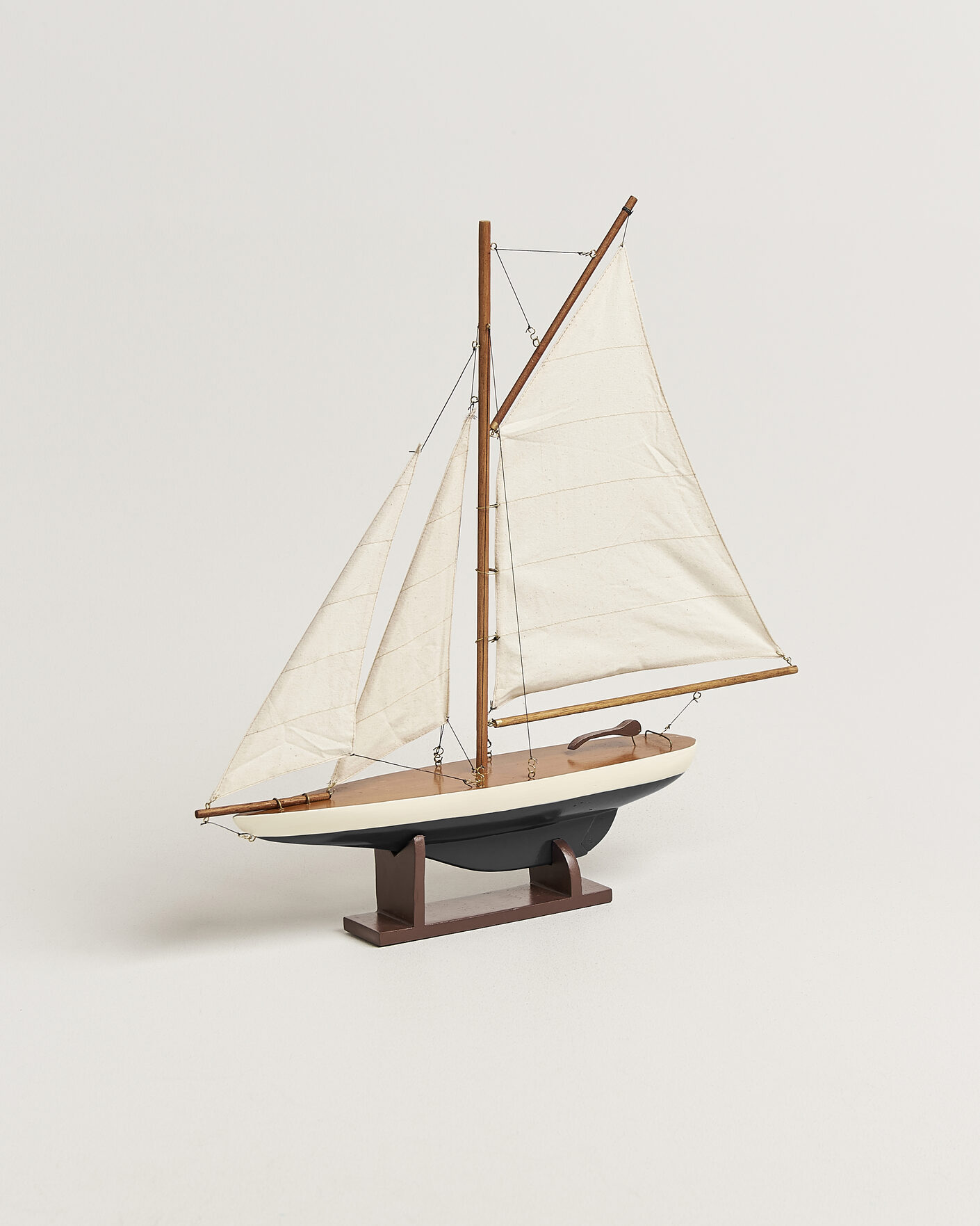 Men | Home | Authentic Models | Mini Pond Yachts 