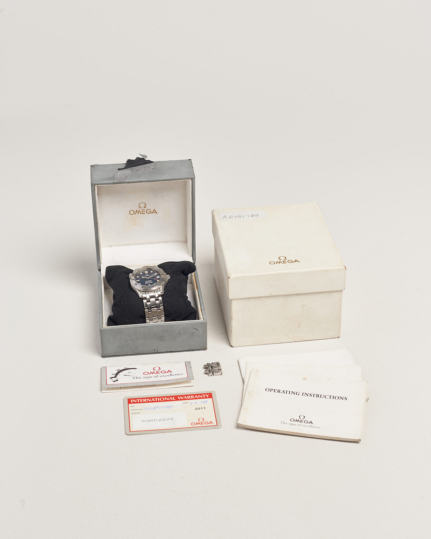 Men | Pre-Owned & Vintage Watches | Omega Pre-Owned | Seamaster 300M SMP Midsize 