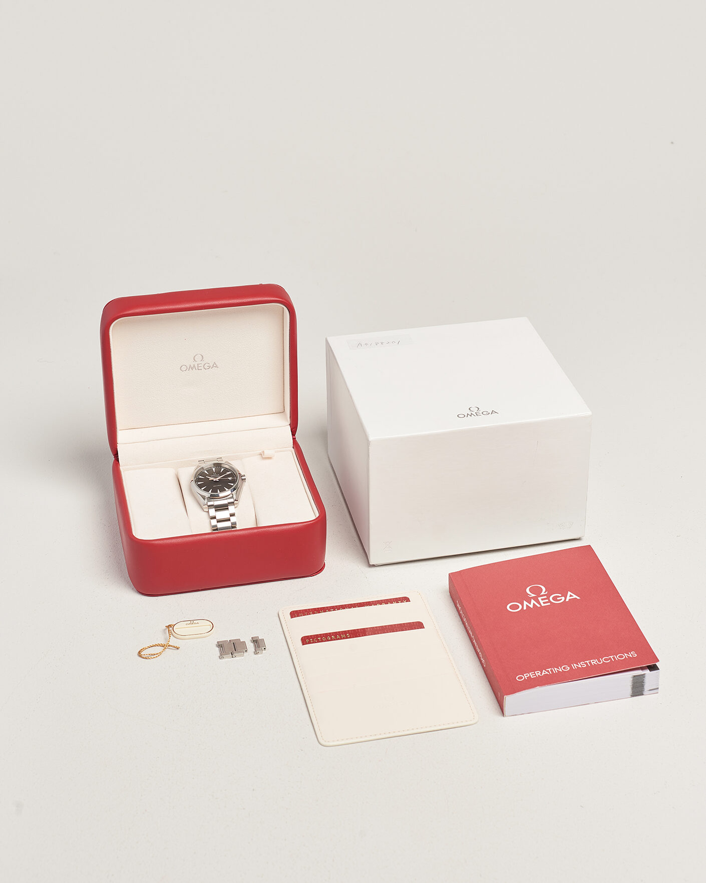 Men | Pre-Owned & Vintage Watches | Omega Pre-Owned | Aqua terra 150M 