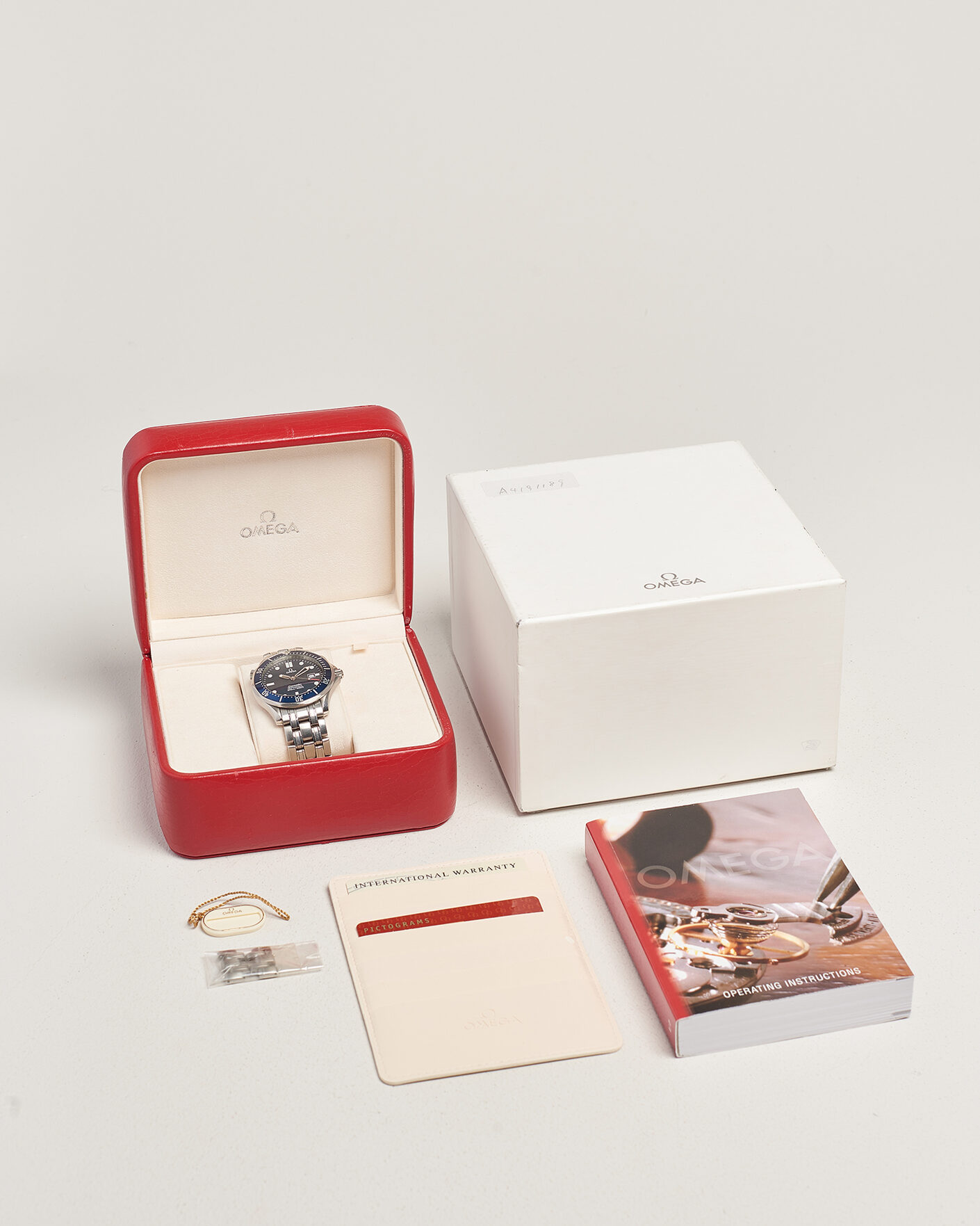 Men | Pre-Owned & Vintage Watches | Omega Pre-Owned | Seamaster 300M  