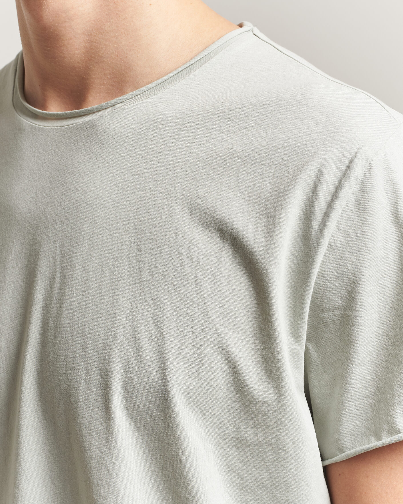 Men | T-Shirts | Filippa K | Roll Neck Crew Neck T-Shirt Silver Grey