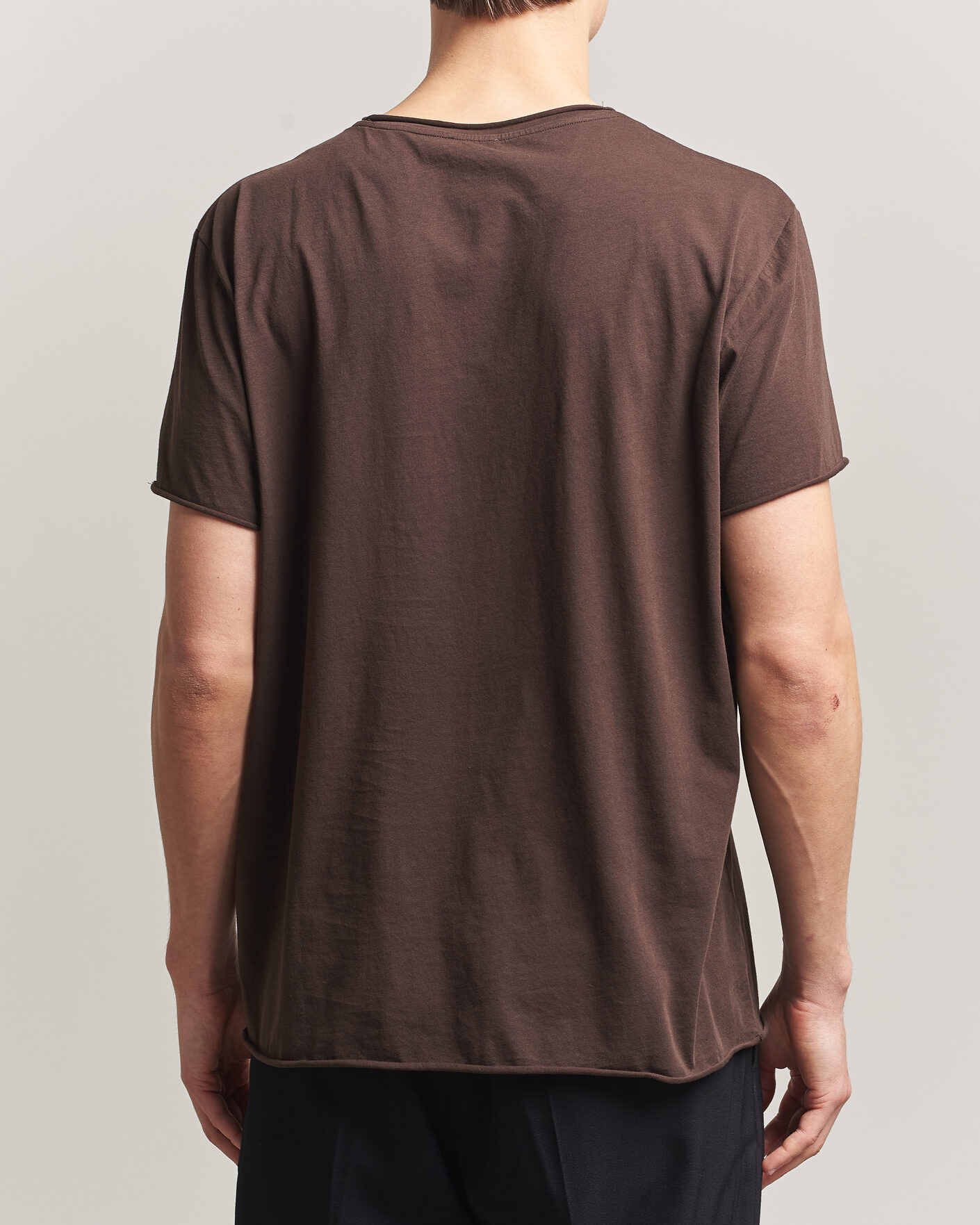 Men | T-Shirts | Filippa K | Roll Neck Crew Neck T-Shirt Dark Chocolate