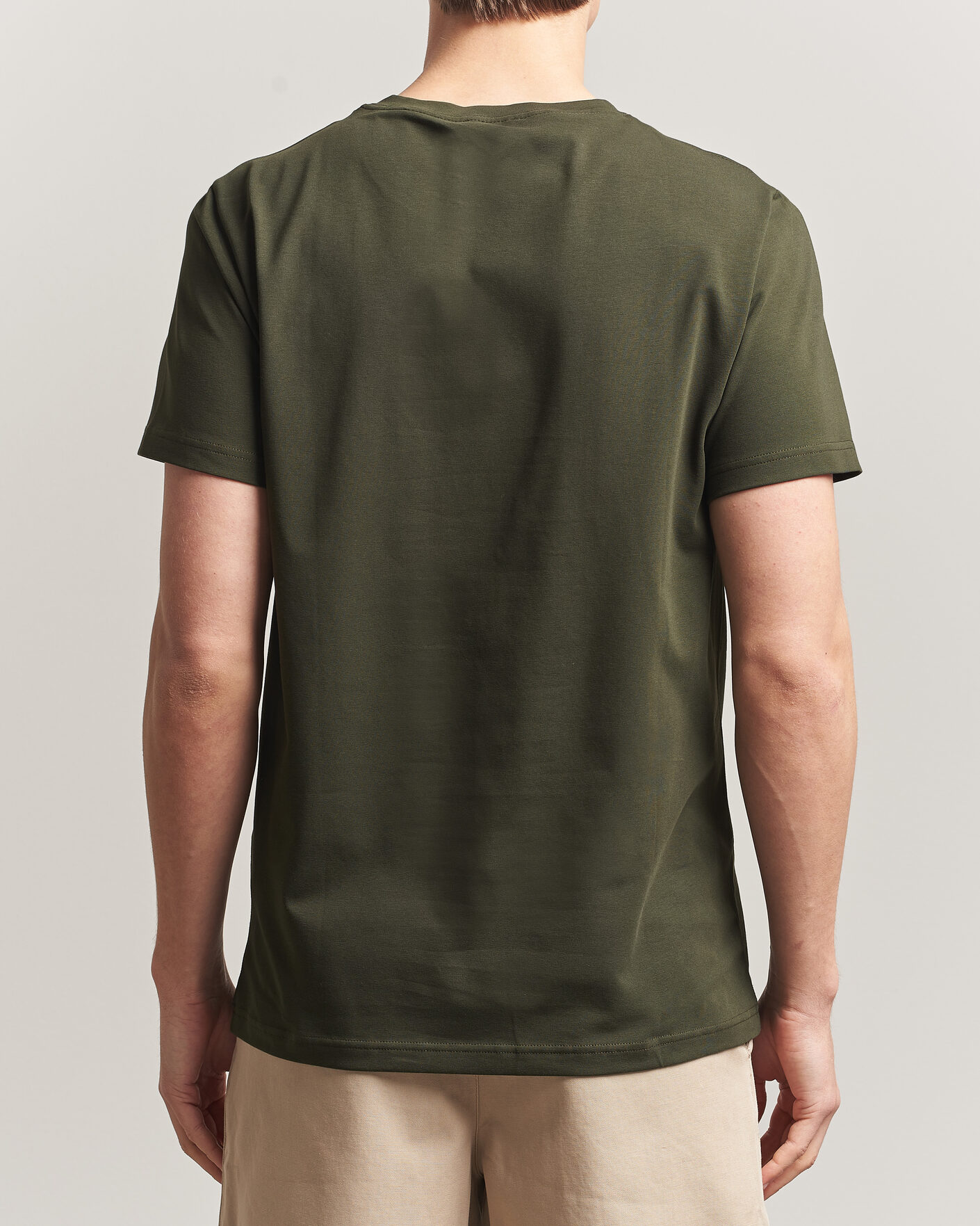Men | T-Shirts | Filippa K | Soft Lycra T-Shirt Midnight Olive