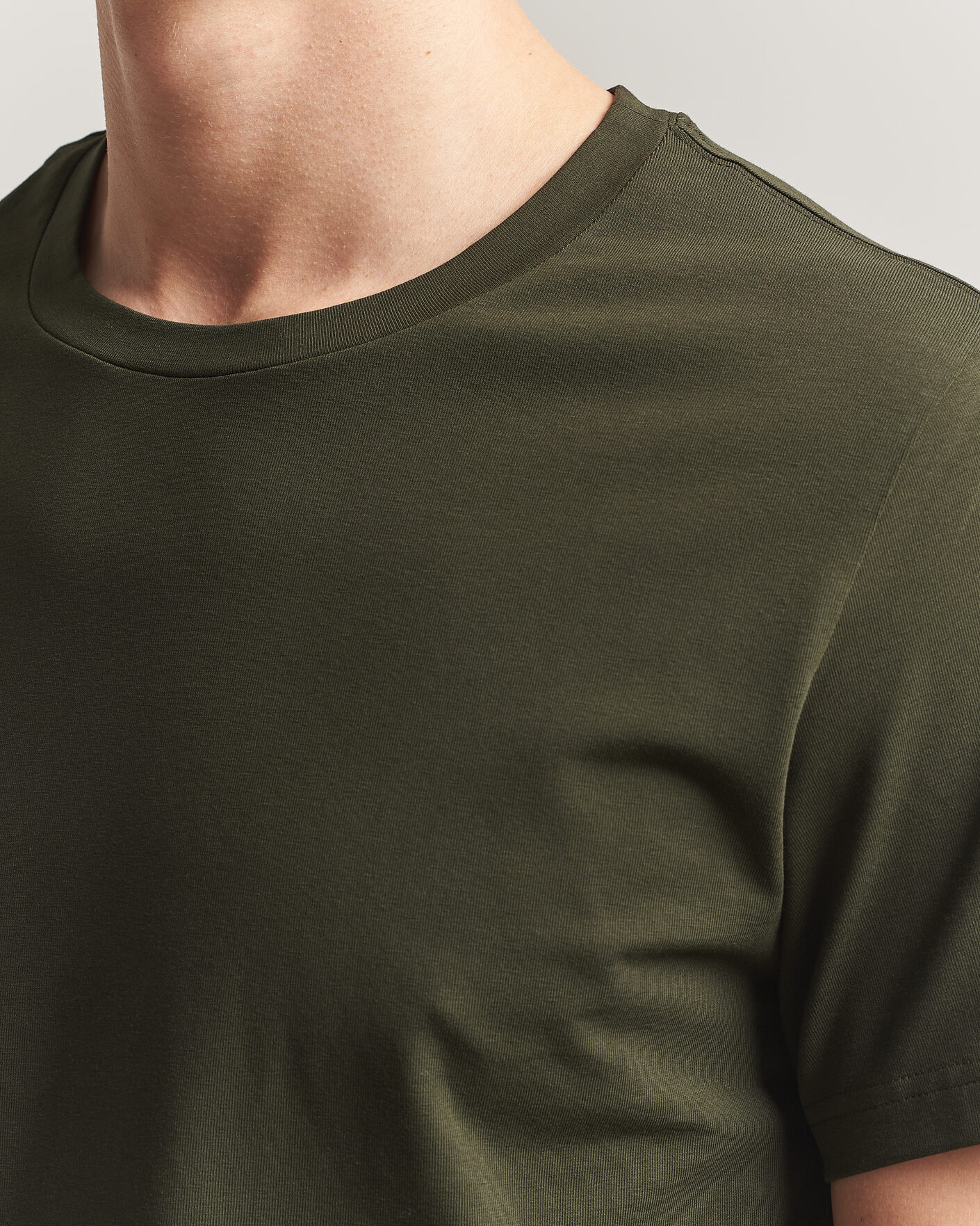 Men | T-Shirts | Filippa K | Soft Lycra T-Shirt Midnight Olive