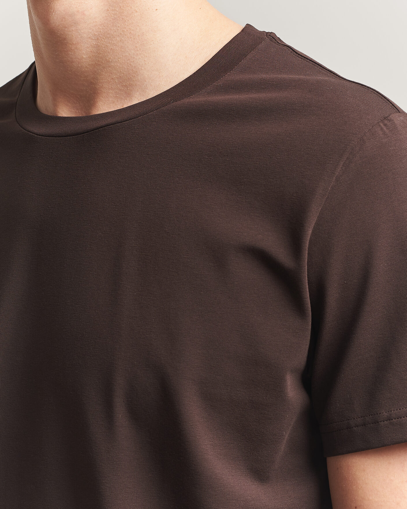 Men | T-Shirts | Filippa K | Soft Lycra T-Shirt Dark Chocolate
