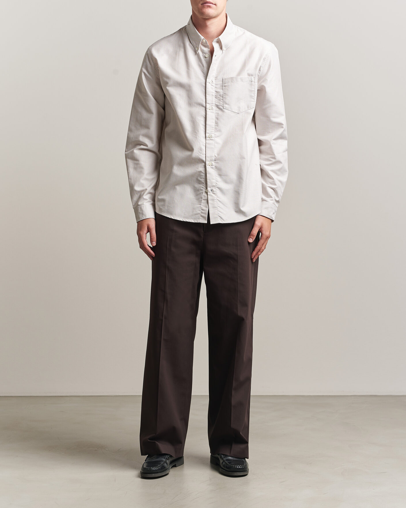 Men | Trousers | Filippa K | Reeve Cotton Trousers Dark Chocolate
