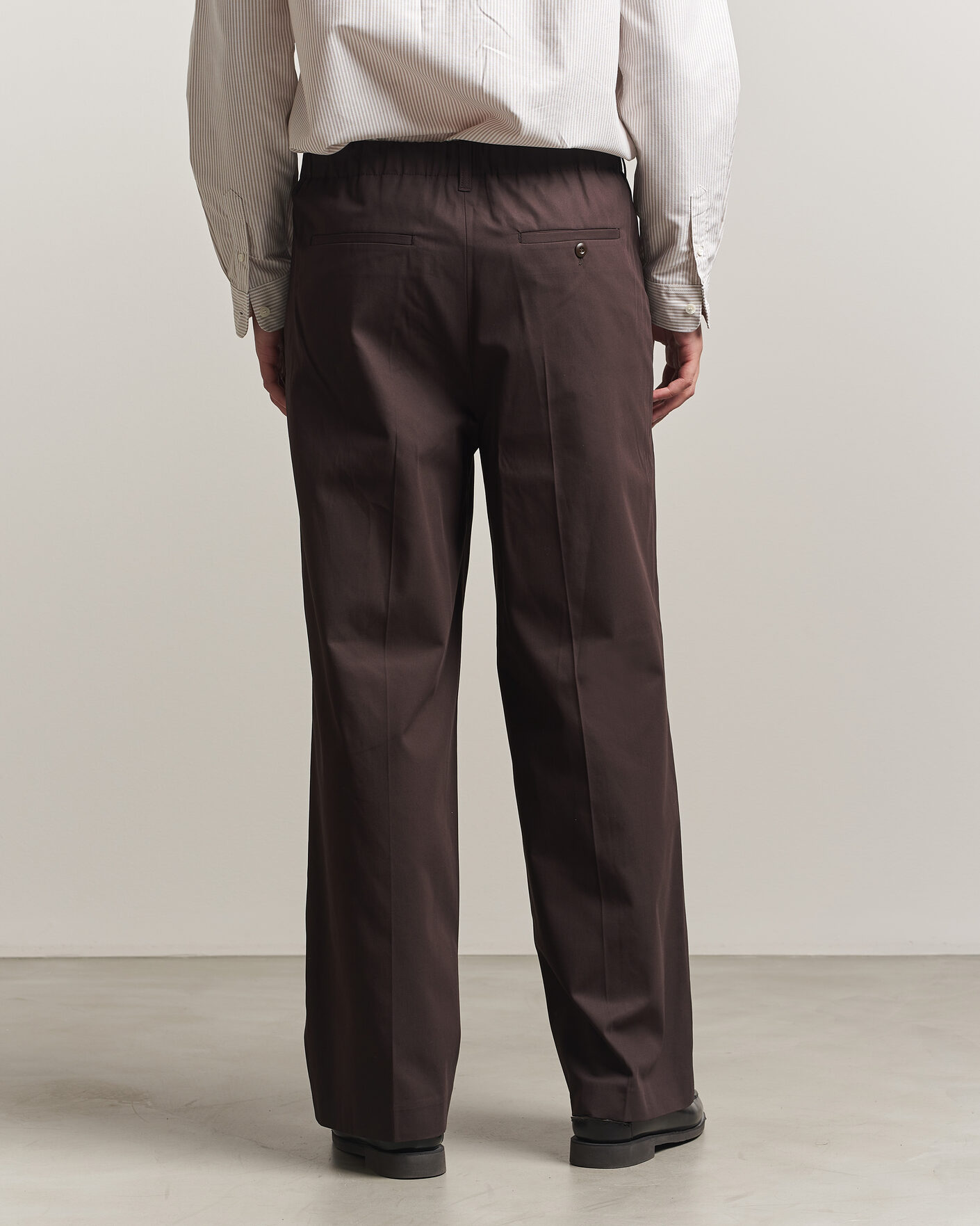 Men | Trousers | Filippa K | Reeve Cotton Trousers Dark Chocolate