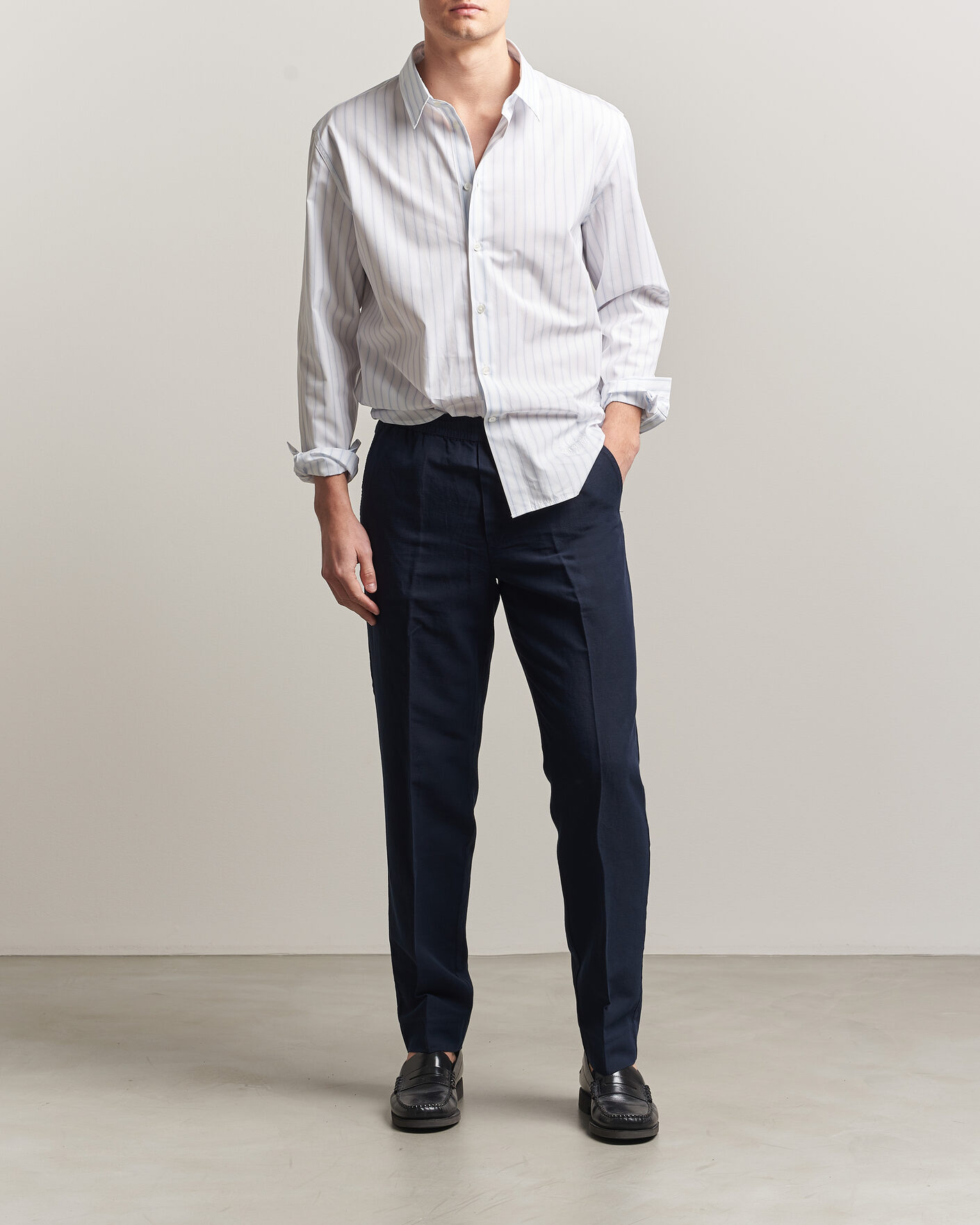 Men | Trousers | Filippa K | Theo Relaxed Linen/Cotton Drawstring Trousers Navy