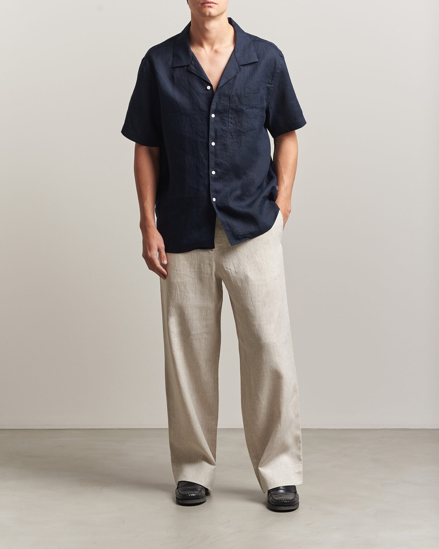 Men | Trousers | J.Lindeberg | Noah Drape Linen Pants Moonbeam