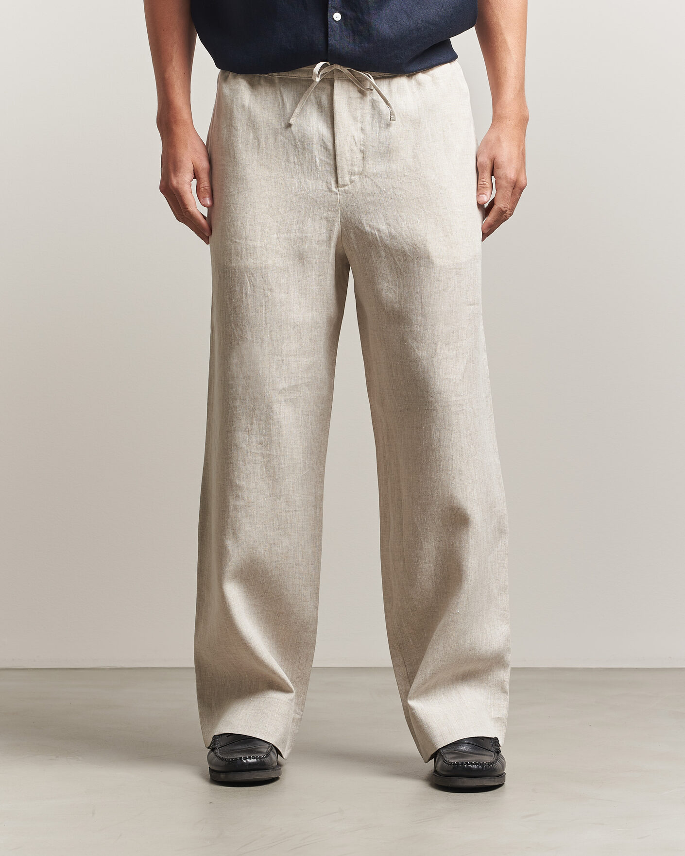 Men | Trousers | J.Lindeberg | Noah Drape Linen Pants Moonbeam