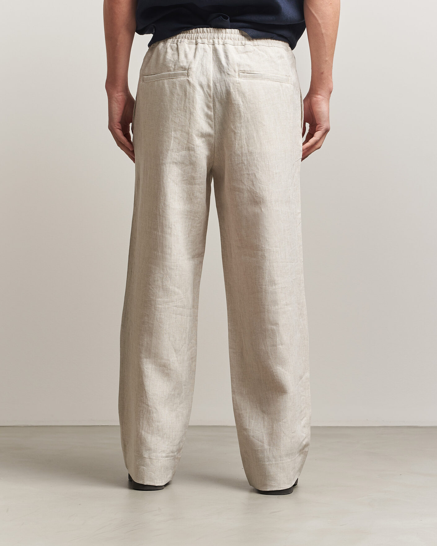 Men | Trousers | J.Lindeberg | Noah Drape Linen Pants Moonbeam