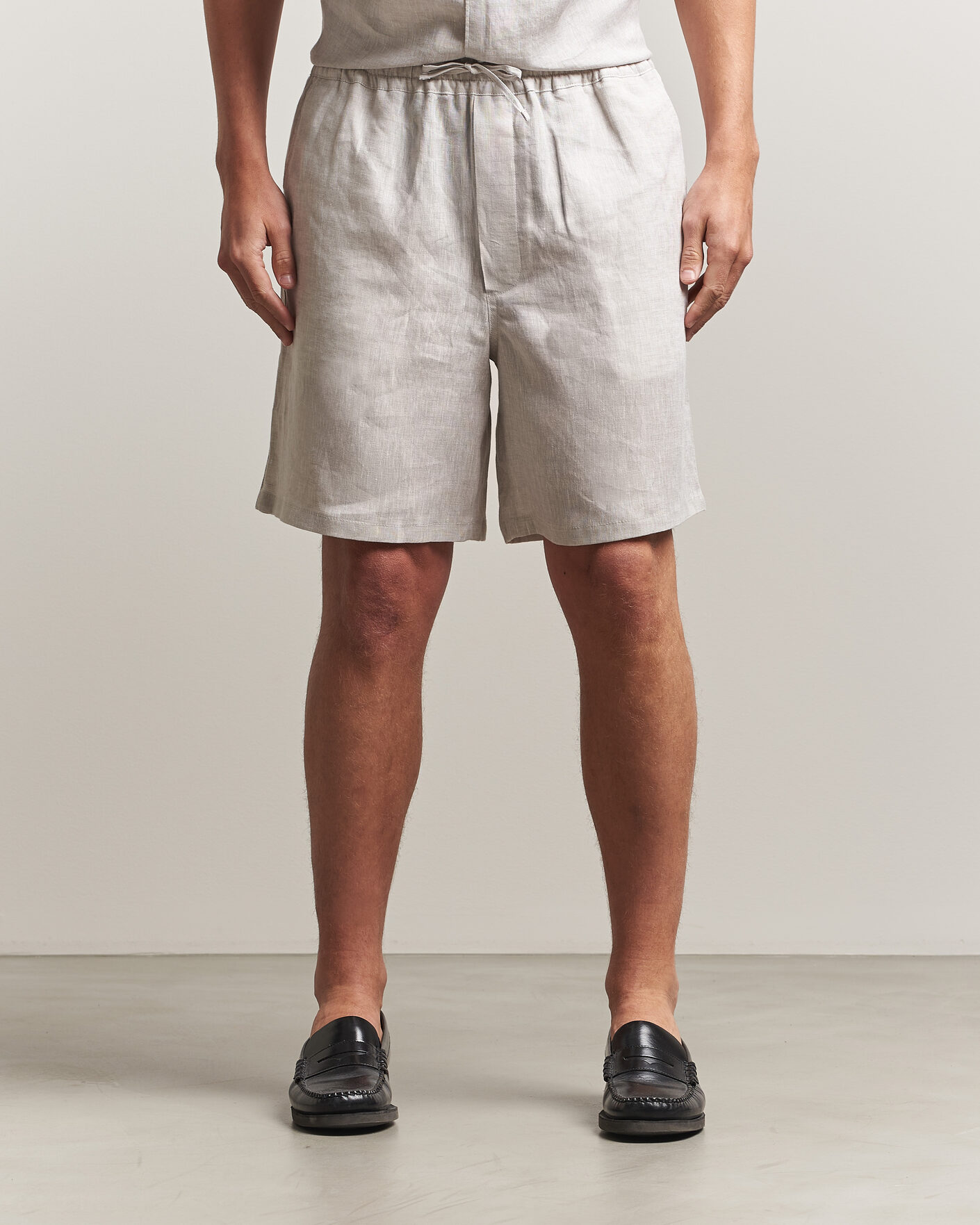 Auralee Finx Linen Easy Shorts Ecru at CareOfCarl.com