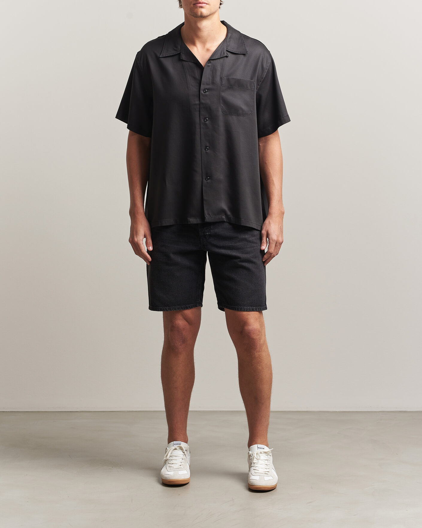 Men | Shirts | Nudie Jeans | Arthur Bowling Shirt Saftey Pi Black