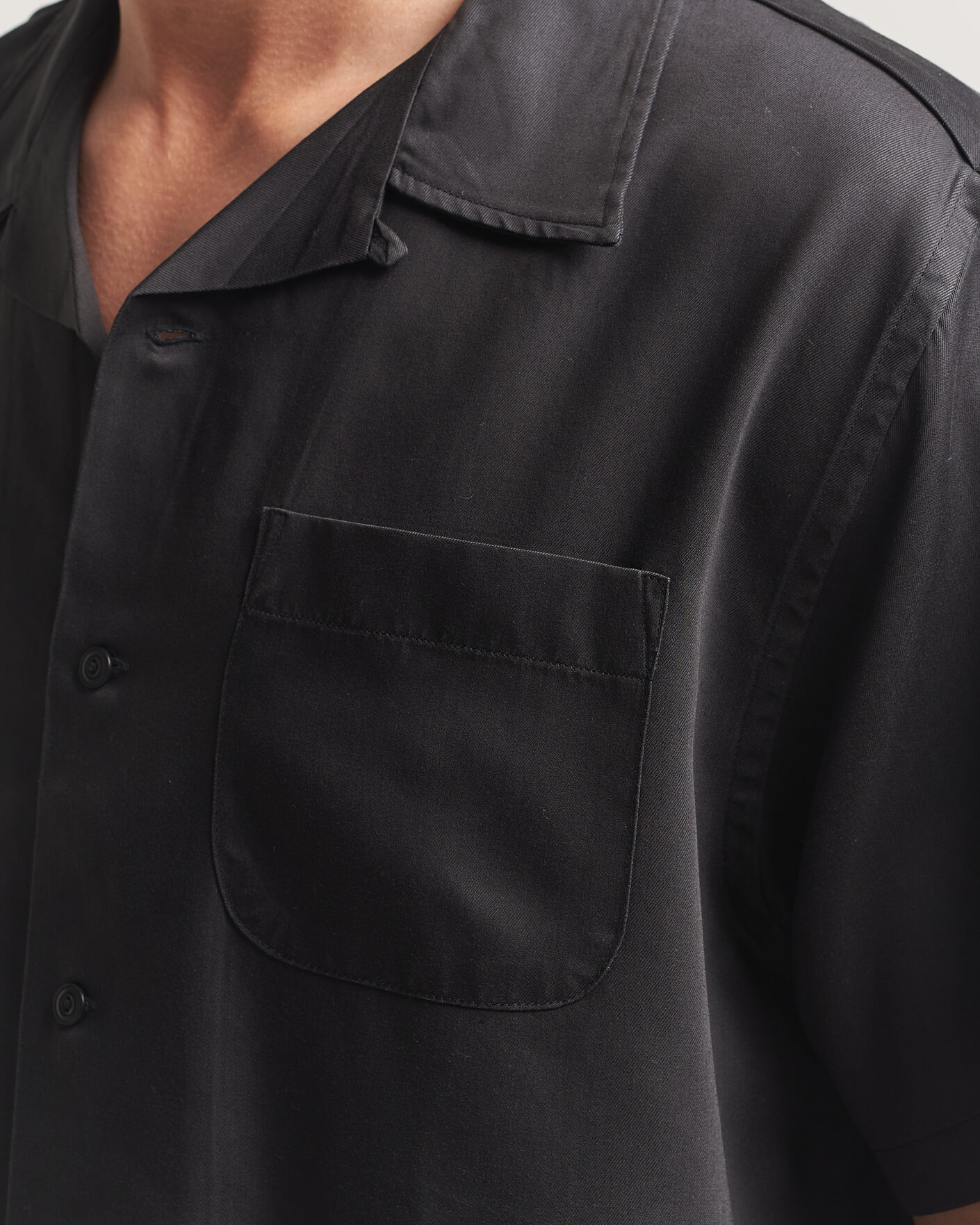 Men | Shirts | Nudie Jeans | Arthur Bowling Shirt Saftey Pi Black