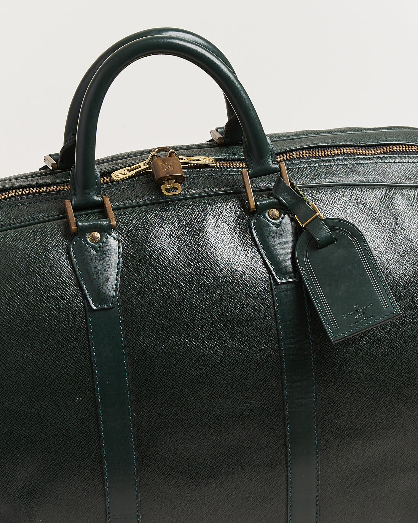 Louis Vuitton Pre-Owned Taiga Kendall Weekend Bag GM Green at