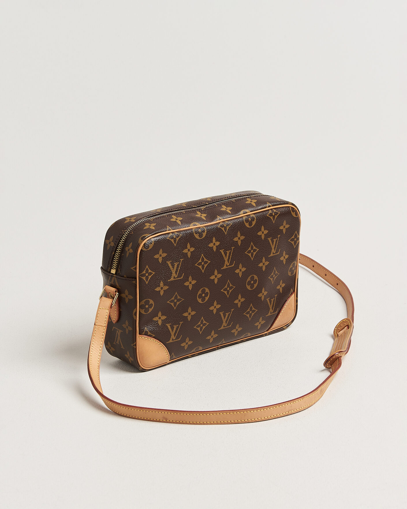 【マクラ】Louis Vuitton ボディバッグ ブラウン キャンバス Louis Vuitton Pre-Owned Trocadero 27 Bag Monogram at CareOfCarl.com