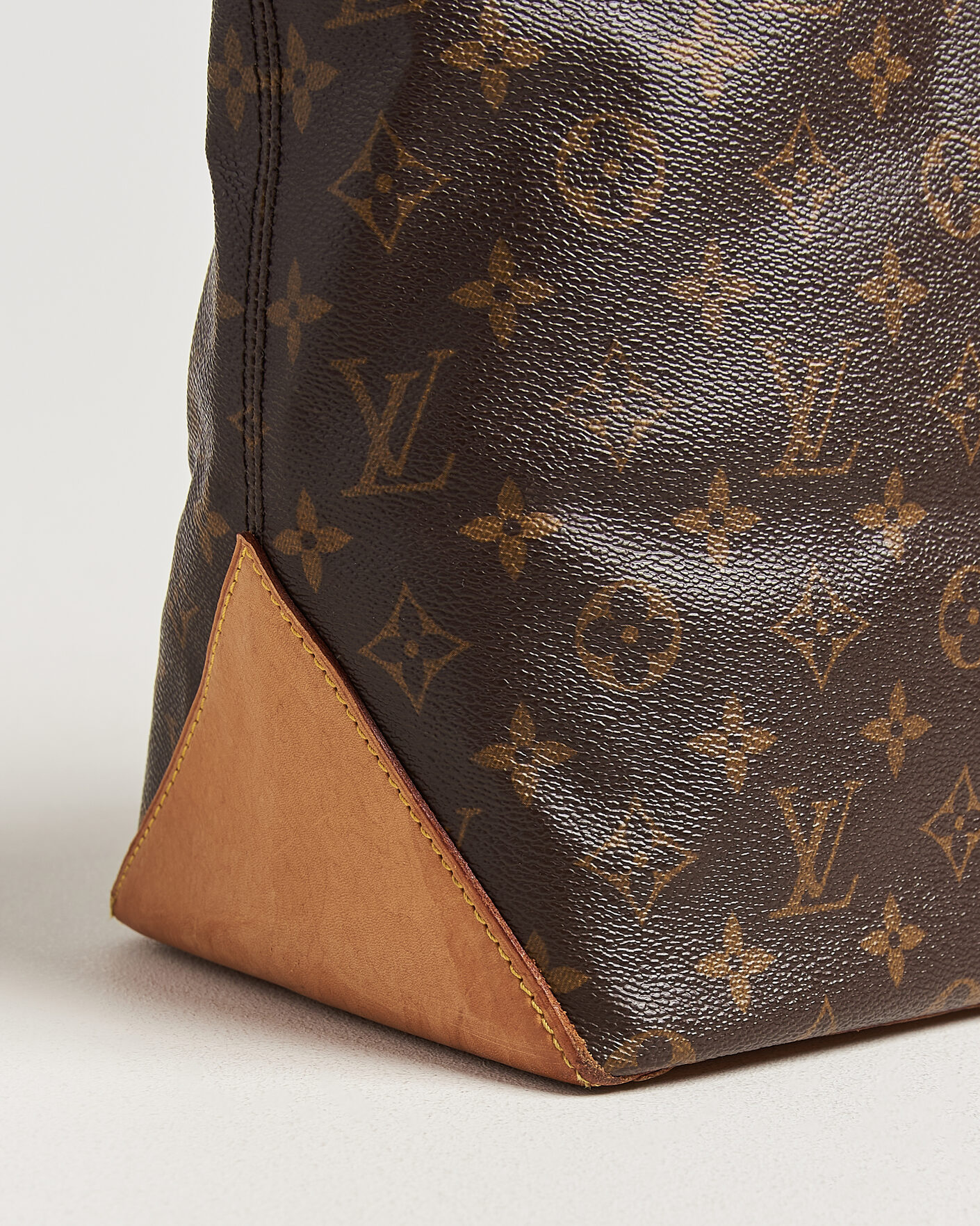 Men | Pre-Owned & Vintage Bags | Louis Vuitton Pre-Owned | Cabas Mezzo Monogram