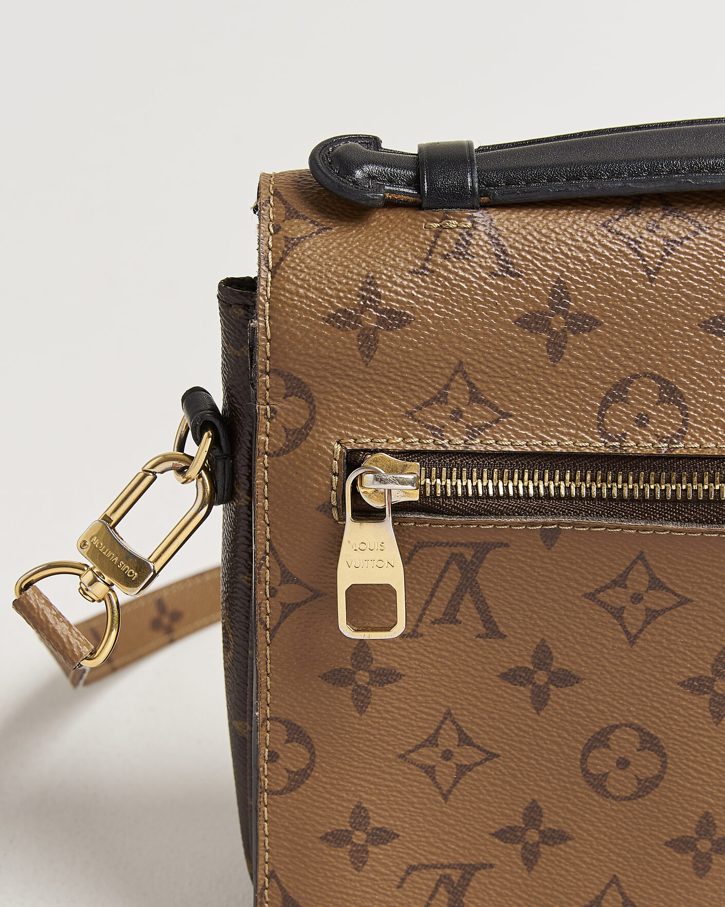 Men | Pre-Owned & Vintage Bags | Louis Vuitton Pre-Owned | Pochette Métis Reverse Monogram