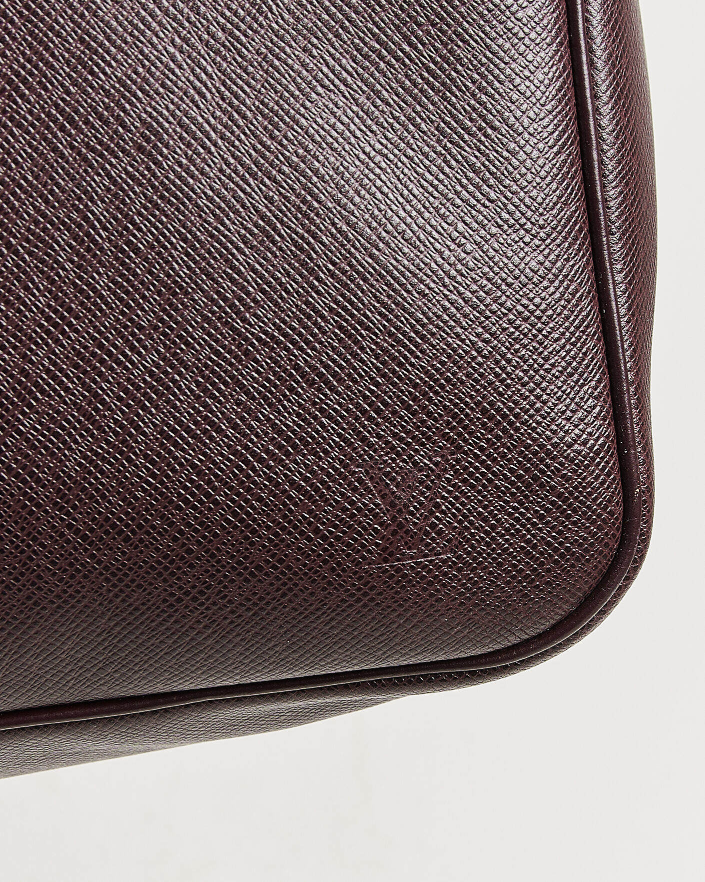 Men | Pre-Owned & Vintage Bags | Louis Vuitton Pre-Owned | Taiga Kendall Weekend Bag PM Burgundy