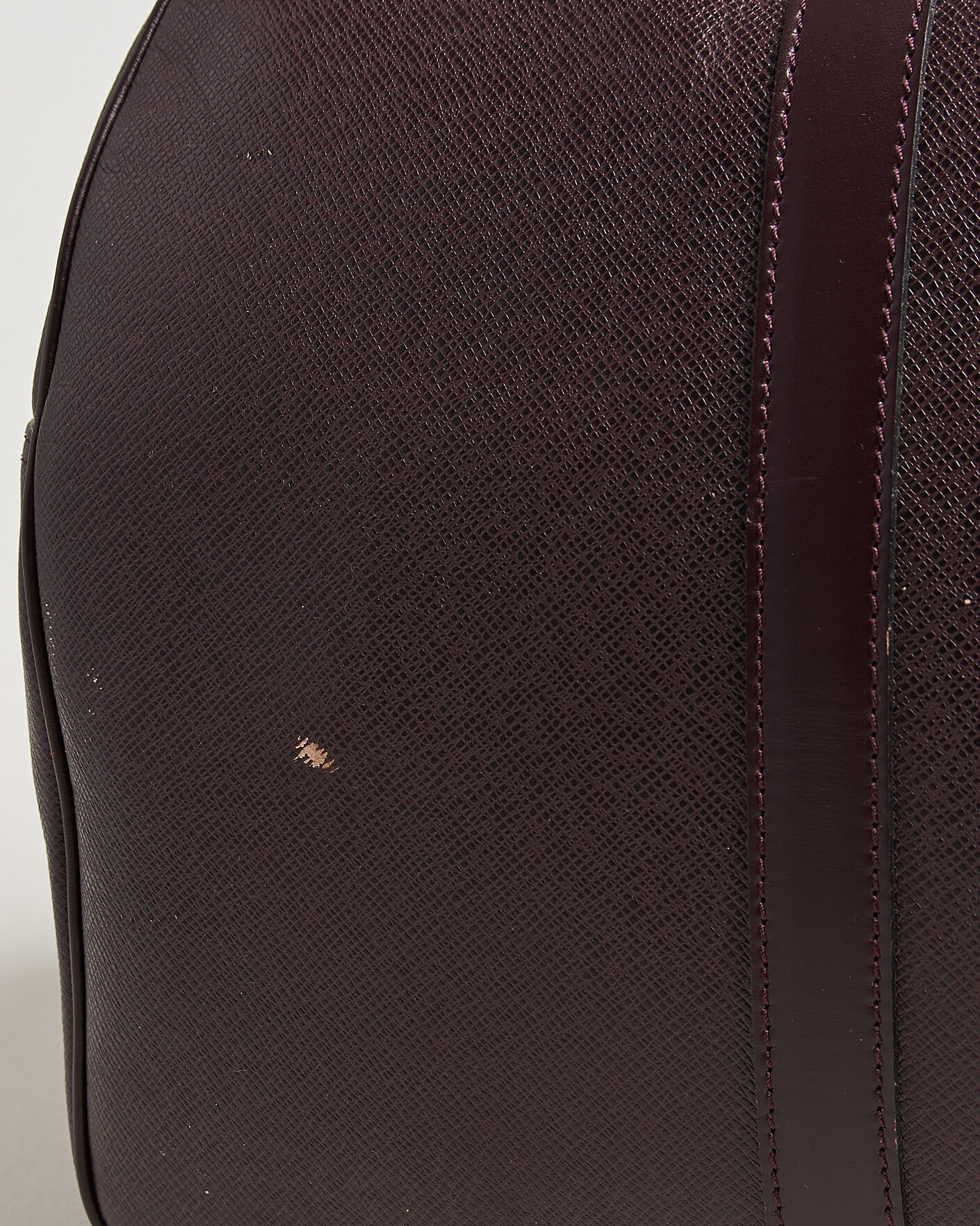 Men | Pre-Owned & Vintage Bags | Louis Vuitton Pre-Owned | Taiga Kendall Weekend Bag PM Burgundy