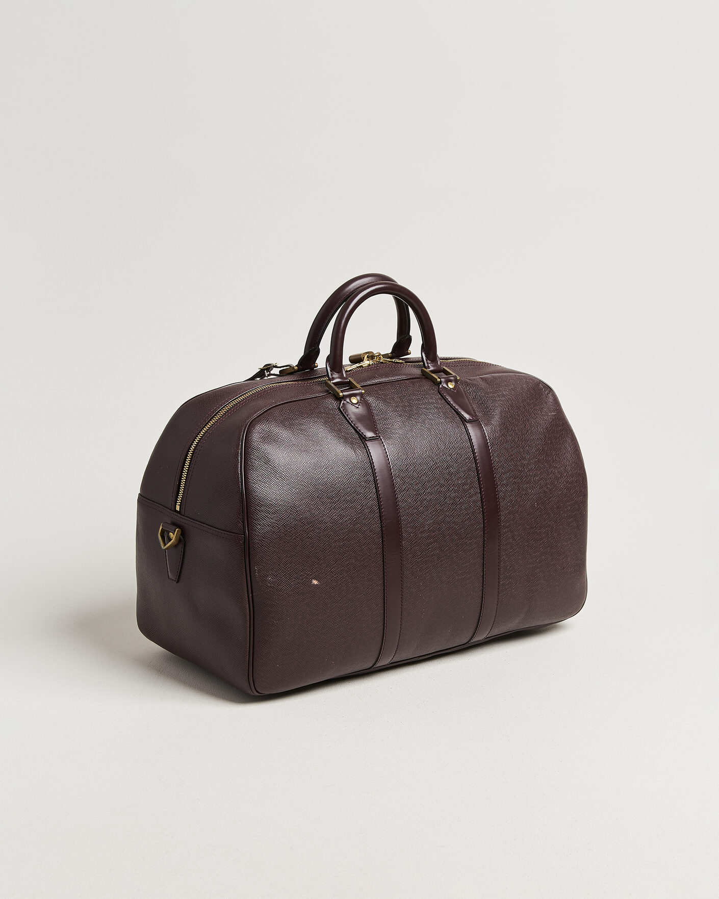 Louis Vuitton Pre-Owned Taiga Kendall Weekend Bag PM Burgundy at