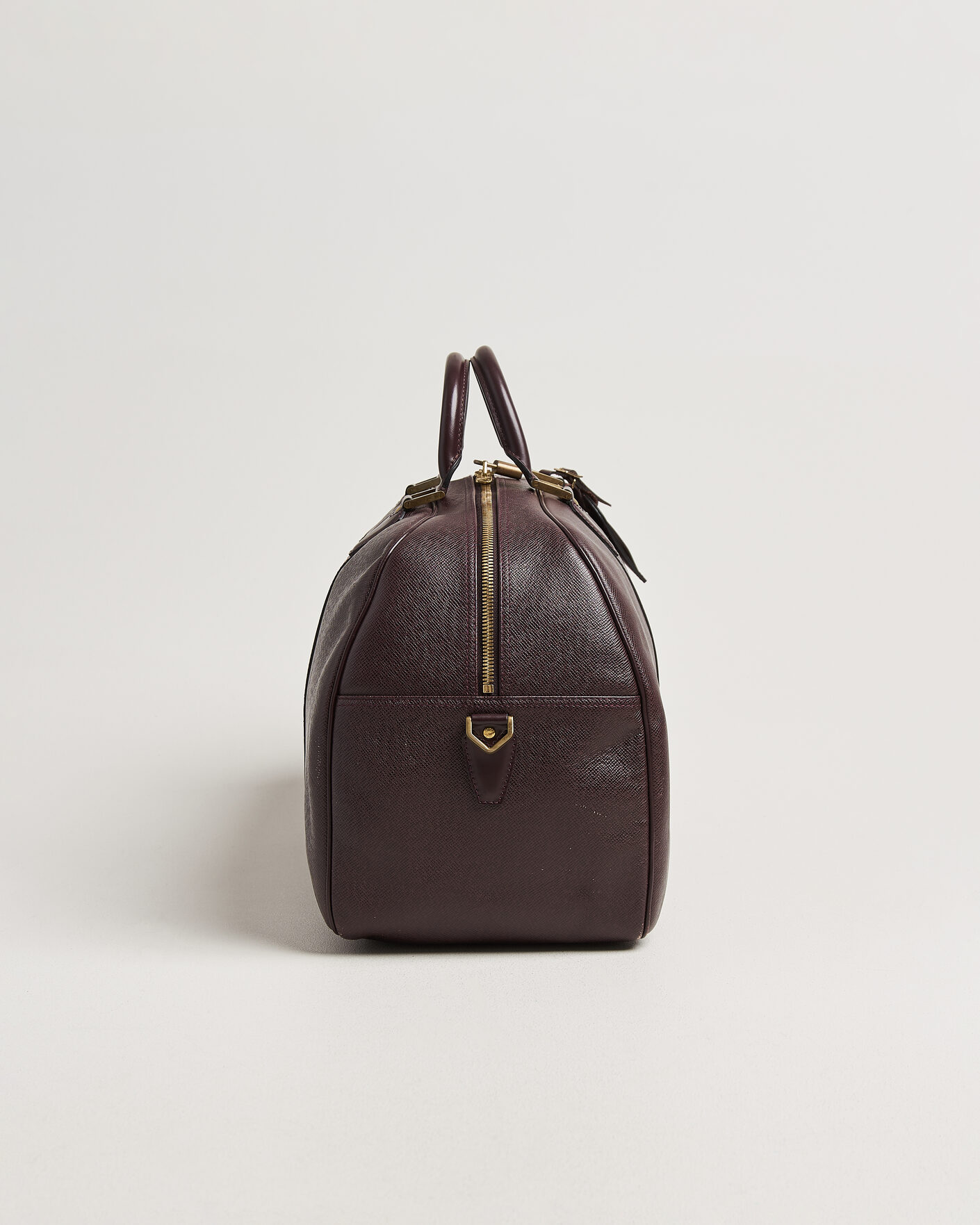 Louis Vuitton Pre-Owned Taiga Kendall Weekend Bag PM Burgundy at