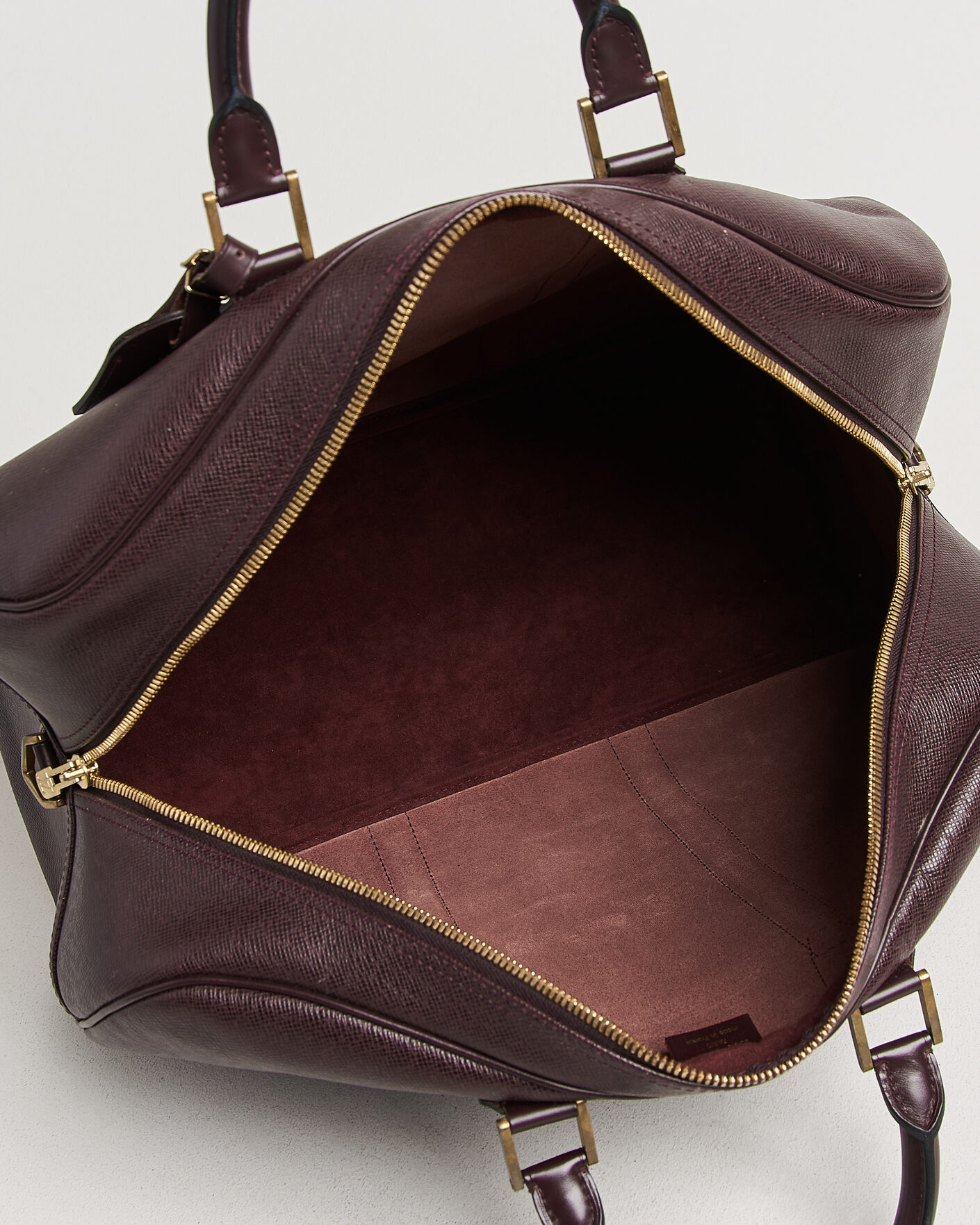 Louis Vuitton Pre-Owned Taiga Kendall Weekend Bag PM Burgundy at