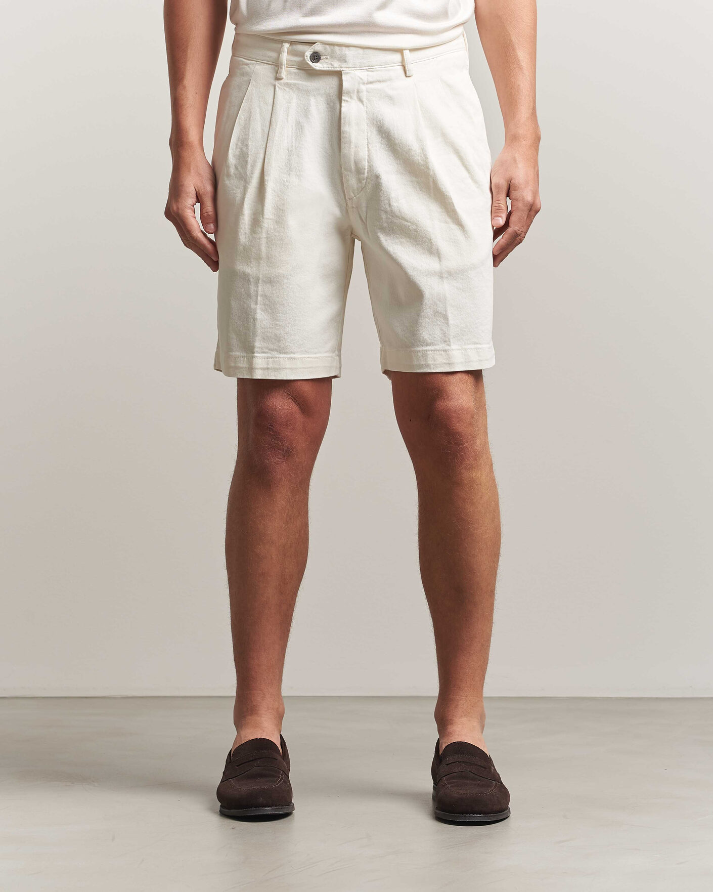 Men | Shorts | Oscar Jacobson | Tanker Pleat Shorts White