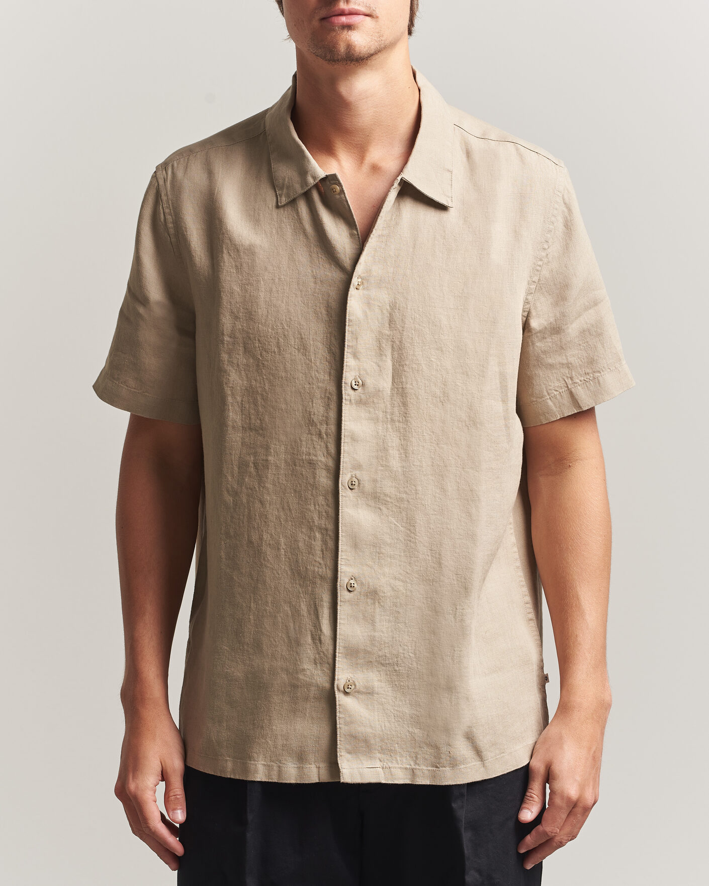 Men | Shirts | Samsøe Samsøe | Avan Linen Short Sleeve Shirt Aluminum