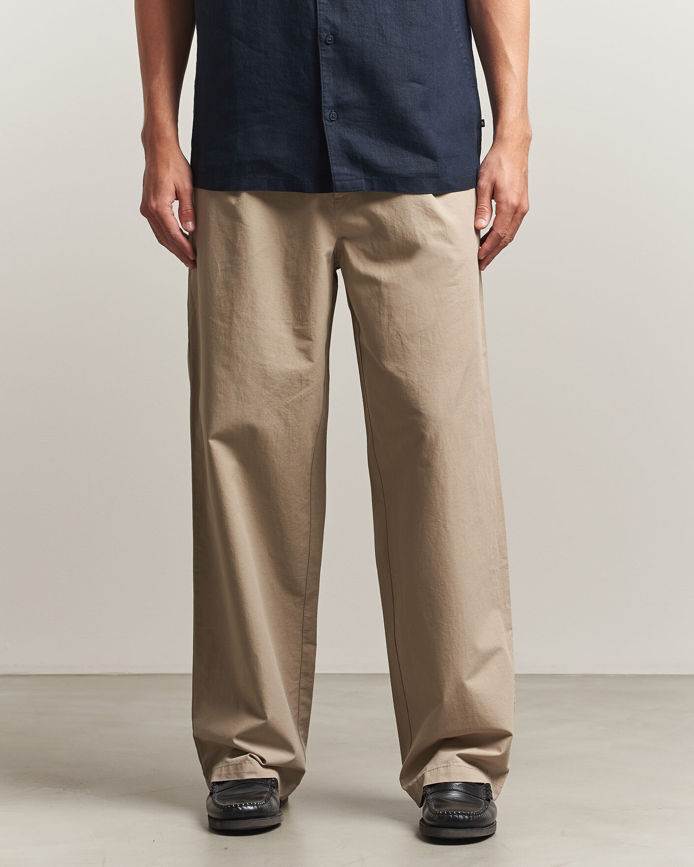 Men | Trousers | Samsøe Samsøe | Valentin Cotton/Linen Pleated Trousers Aluminum