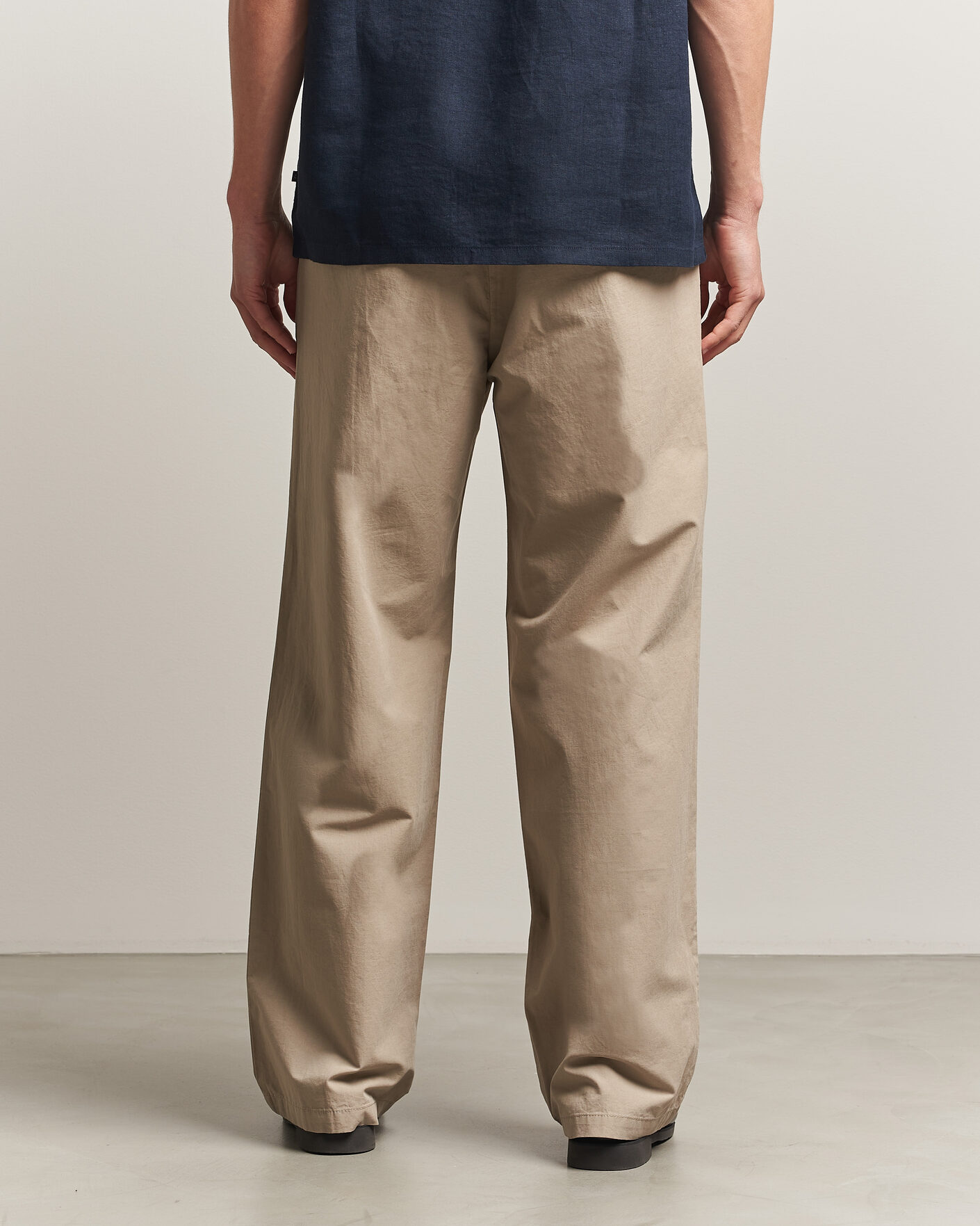 Men | Trousers | Samsøe Samsøe | Valentin Cotton/Linen Pleated Trousers Aluminum