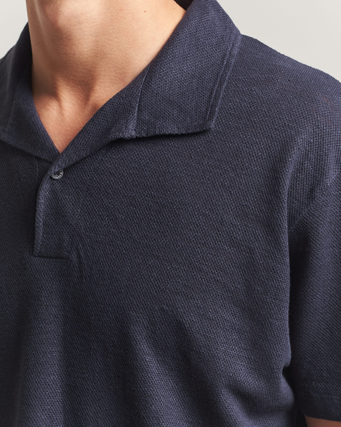 Men | Polo Shirts | Sunspel | Cotton/Linen Pique Polo Navy