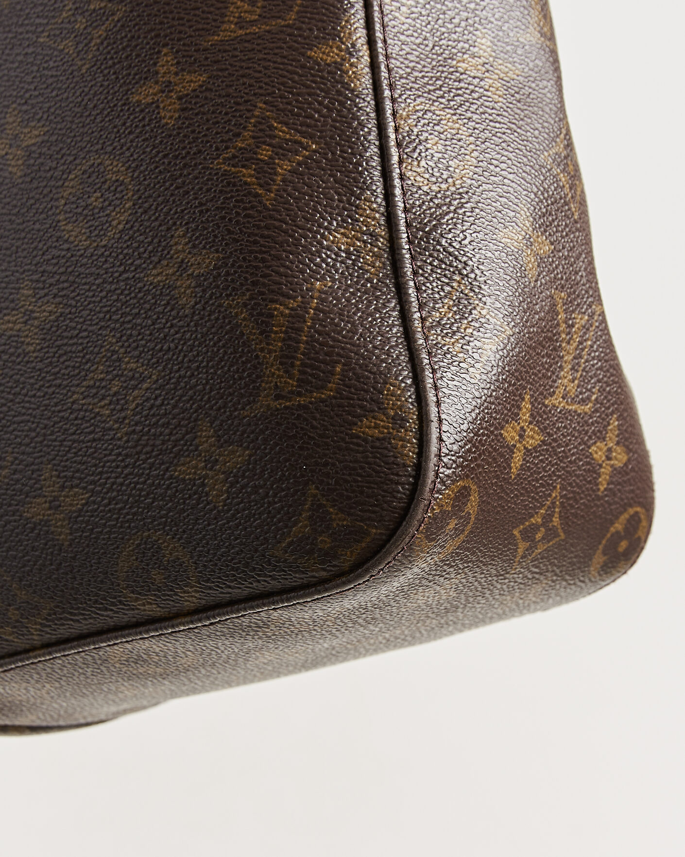Louis Vuitton Pre-Owned Looping Handbag GM Monogram at CareOfCarl.com