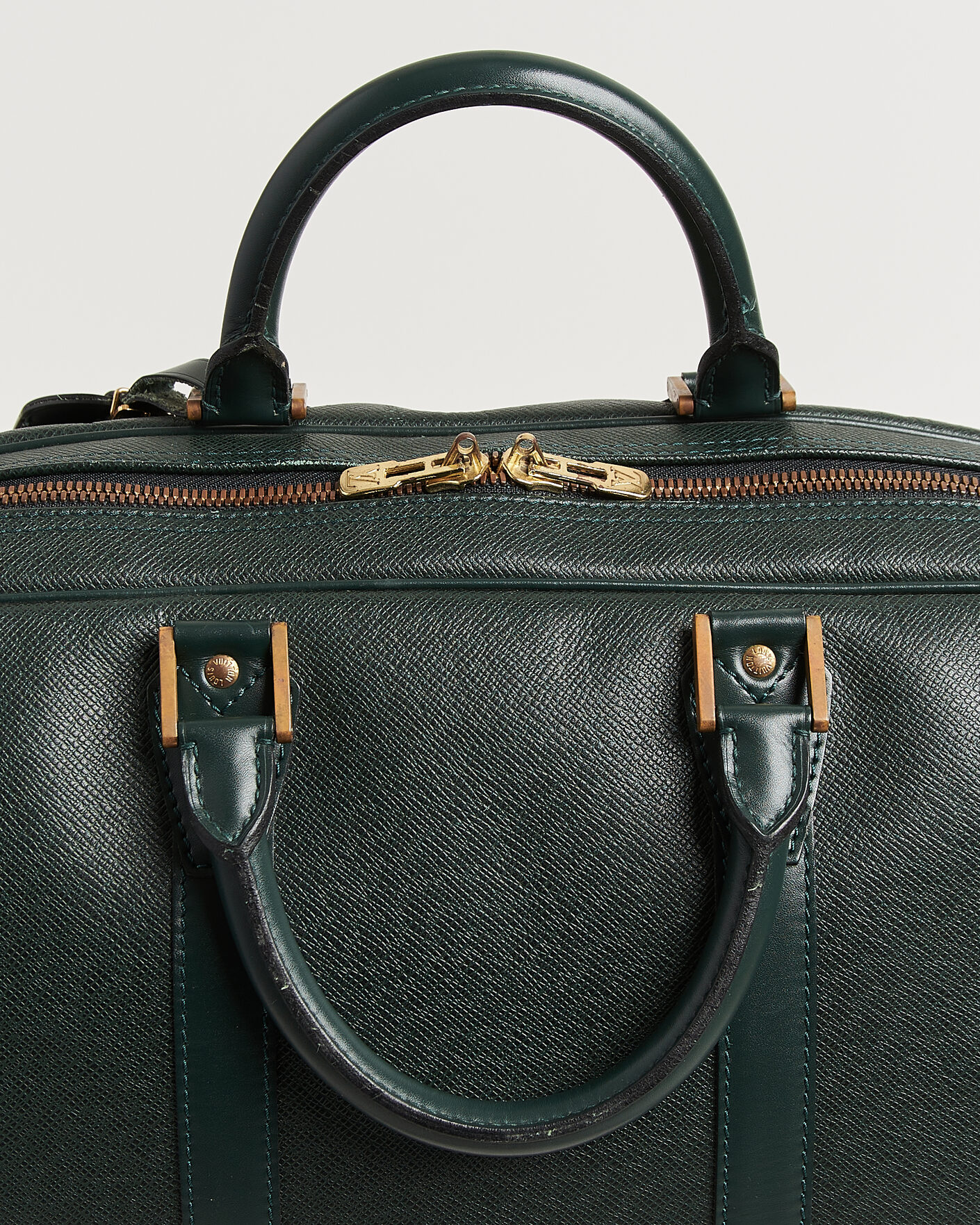 Louis Vuitton Pre-Owned Taiga Kendall GM Bag Green at CareOfCarl.com