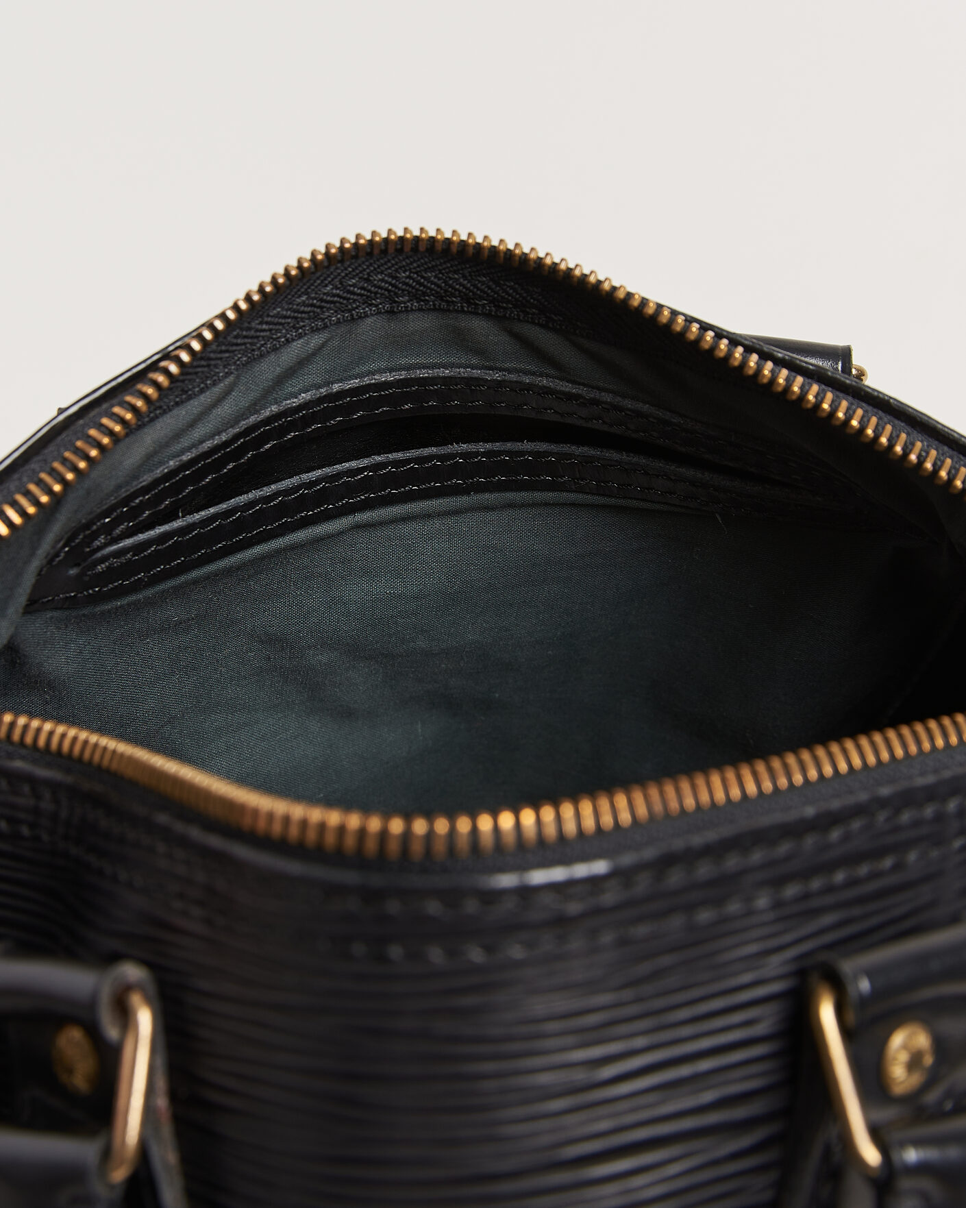 Louis Vuitton Pre-Owned Speedy Epi Leather 25 Black at CareOfCarl.com