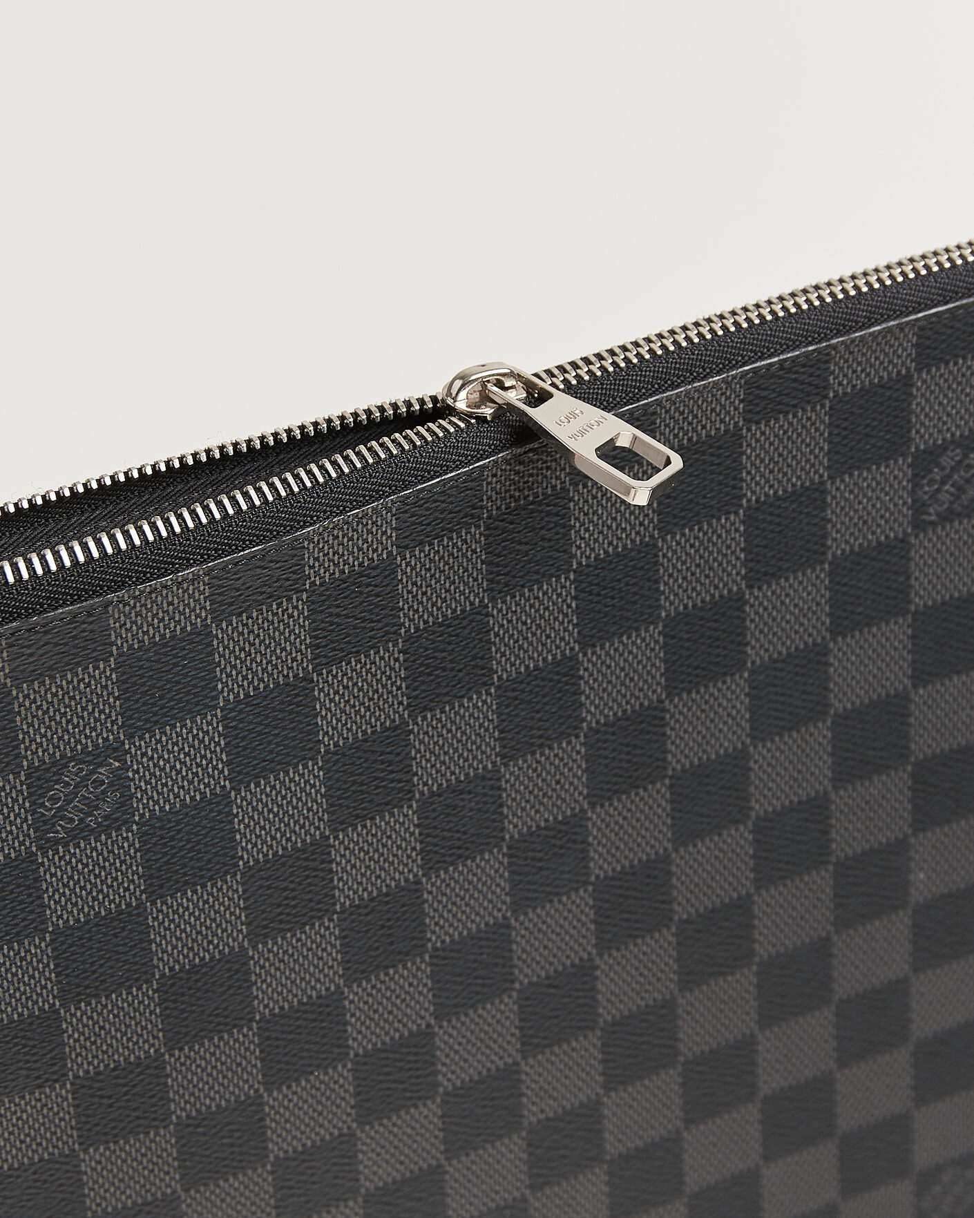 Men | Pre-Owned & Vintage Bags | Louis Vuitton Pre-Owned | Pochette Jules Damier Graphite