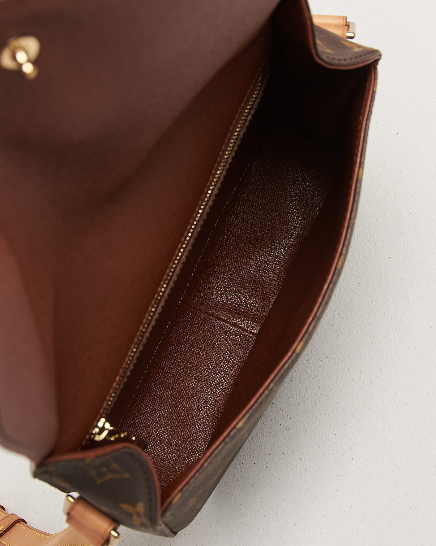 Men | Pre-Owned & Vintage Bags | Louis Vuitton Pre-Owned | Saint Cloud GM Bag Monogram
