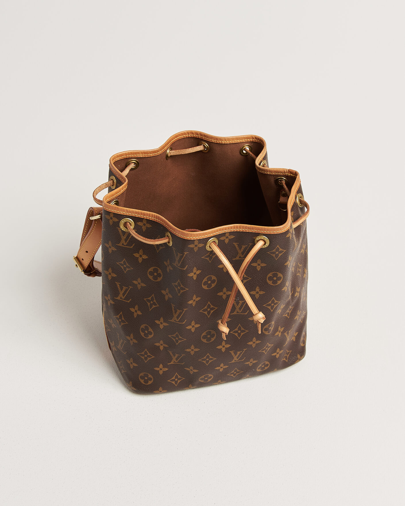 Men | Pre-Owned & Vintage Bags | Louis Vuitton Pre-Owned | Petit Noé Monogram