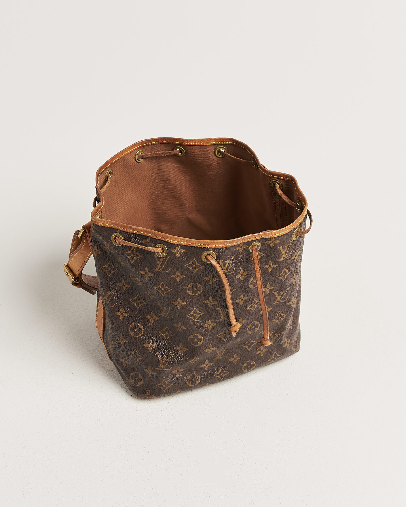 Men | Pre-Owned & Vintage Bags | Louis Vuitton Pre-Owned | Petit Noé Monogram