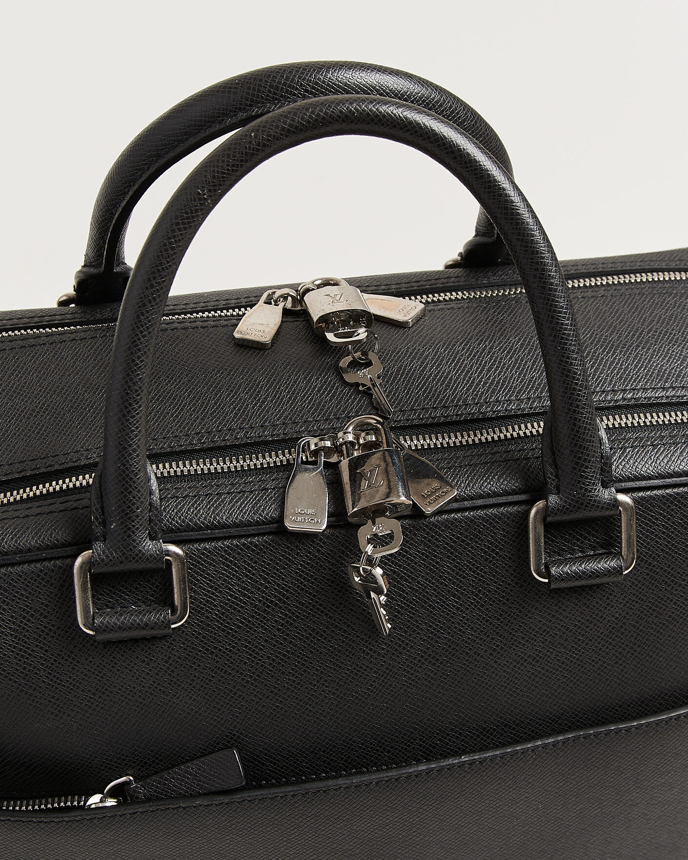 Men | Pre-Owned & Vintage Bags | Louis Vuitton Pre-Owned | Overnight Bag Taiga Leather Black