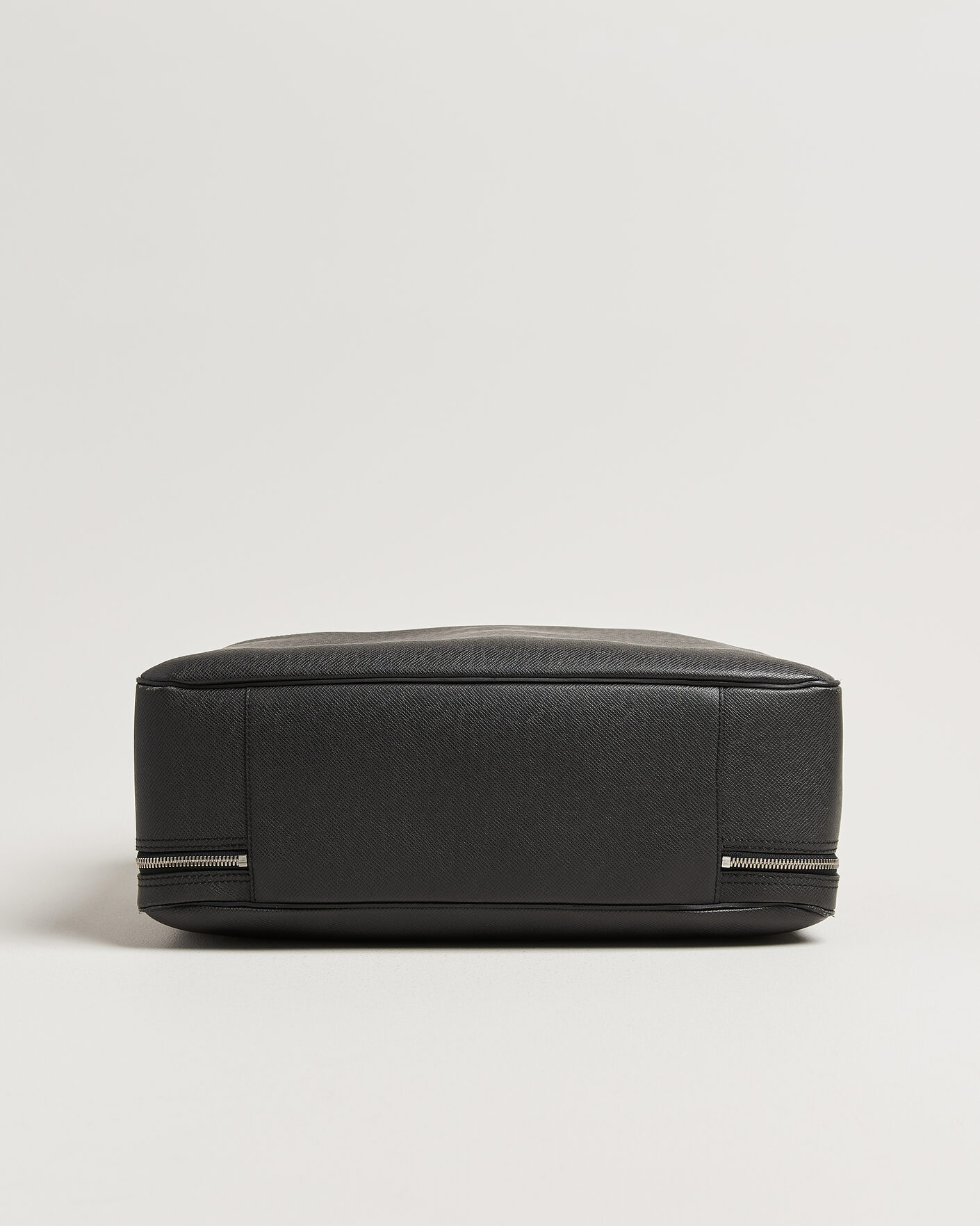 Men | Pre-Owned & Vintage Bags | Louis Vuitton Pre-Owned | Overnight Bag Taiga Leather Black