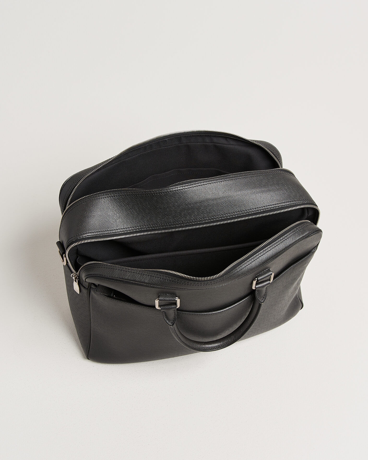 Men | Pre-Owned & Vintage Bags | Louis Vuitton Pre-Owned | Overnight Bag Taiga Leather Black